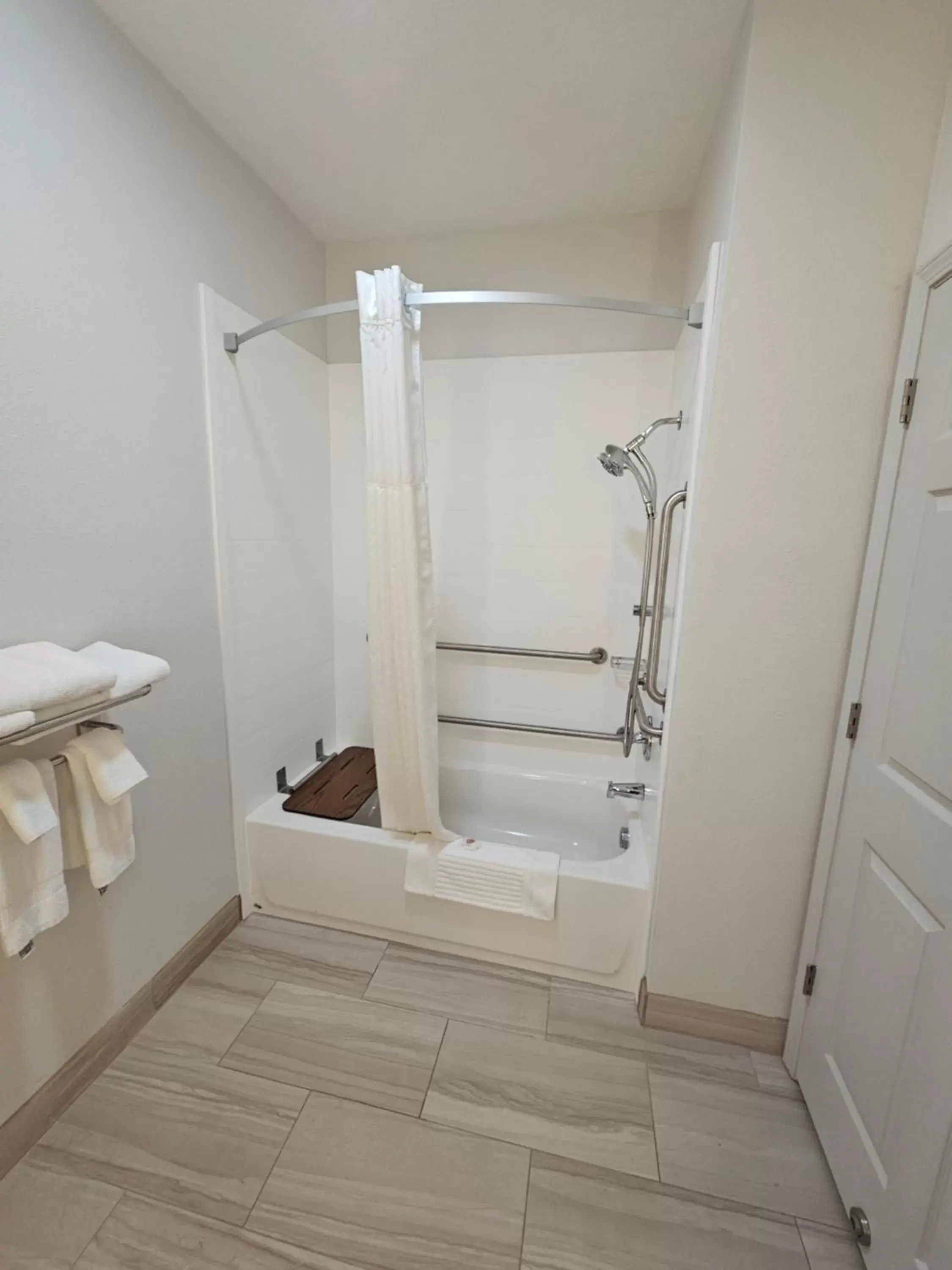 Shower, Bathroom in Comfort Inn Jackson I-40