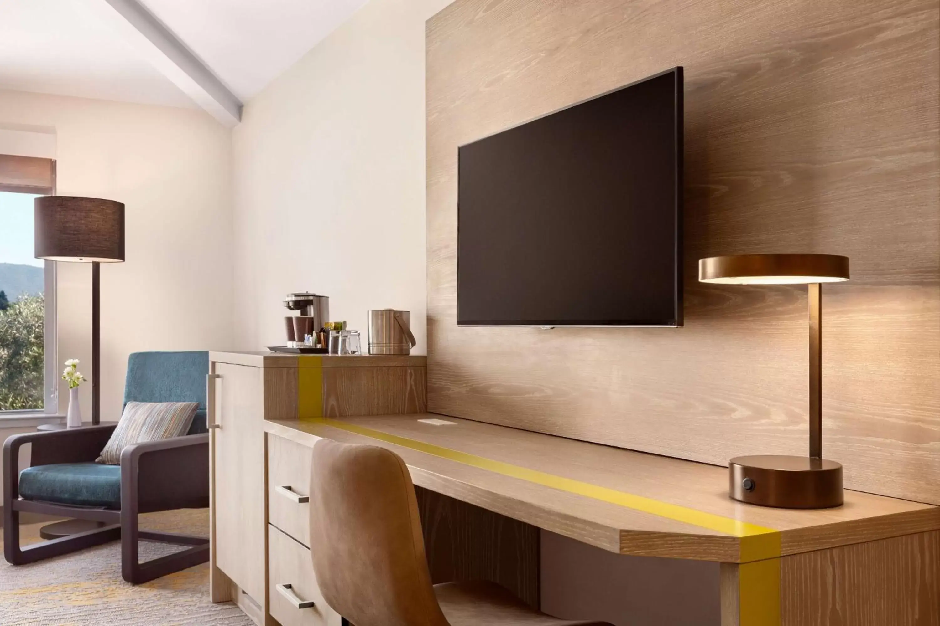 Bedroom, TV/Entertainment Center in DoubleTree by Hilton Campbell - Pruneyard Plaza