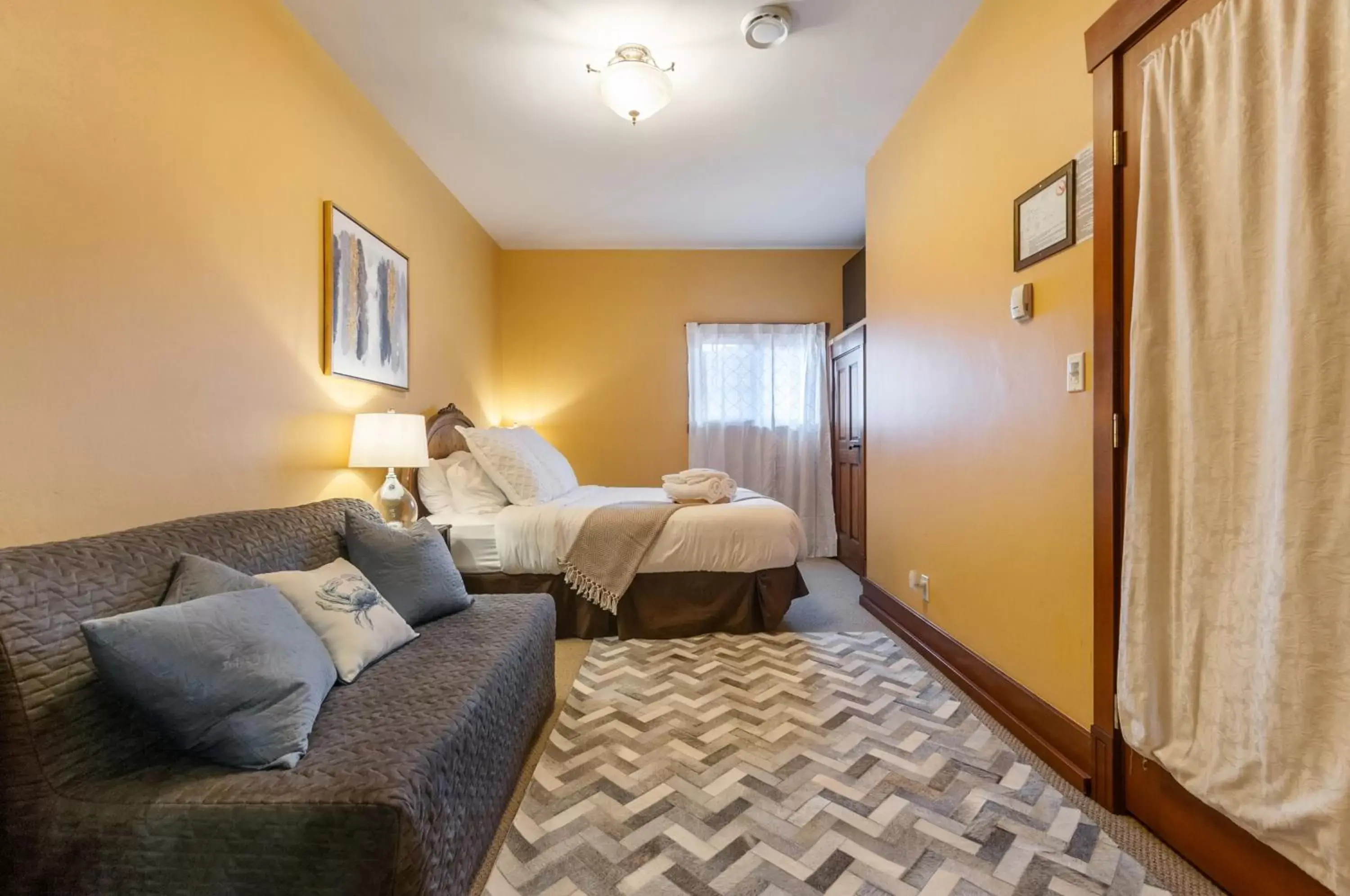 Bed, Seating Area in Casa Grande Inn & Suites