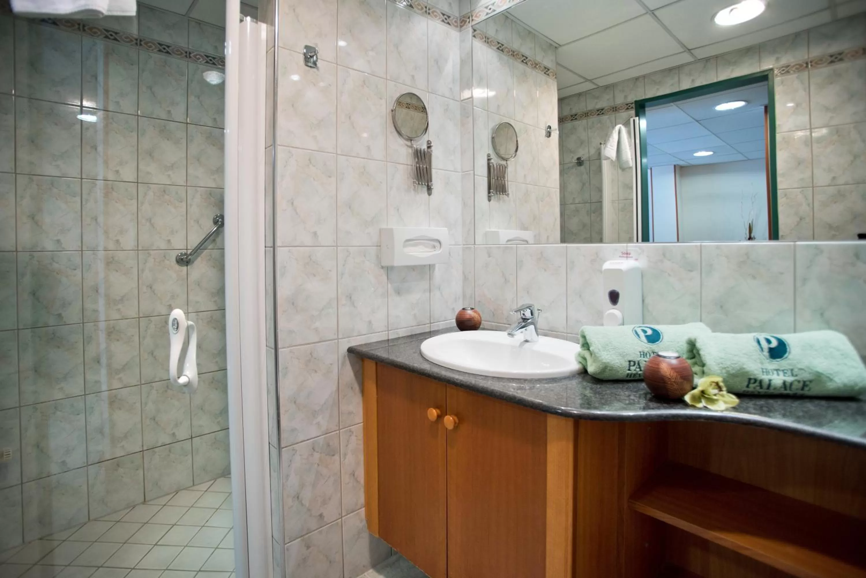 Bathroom in Palace Hotel Hévíz