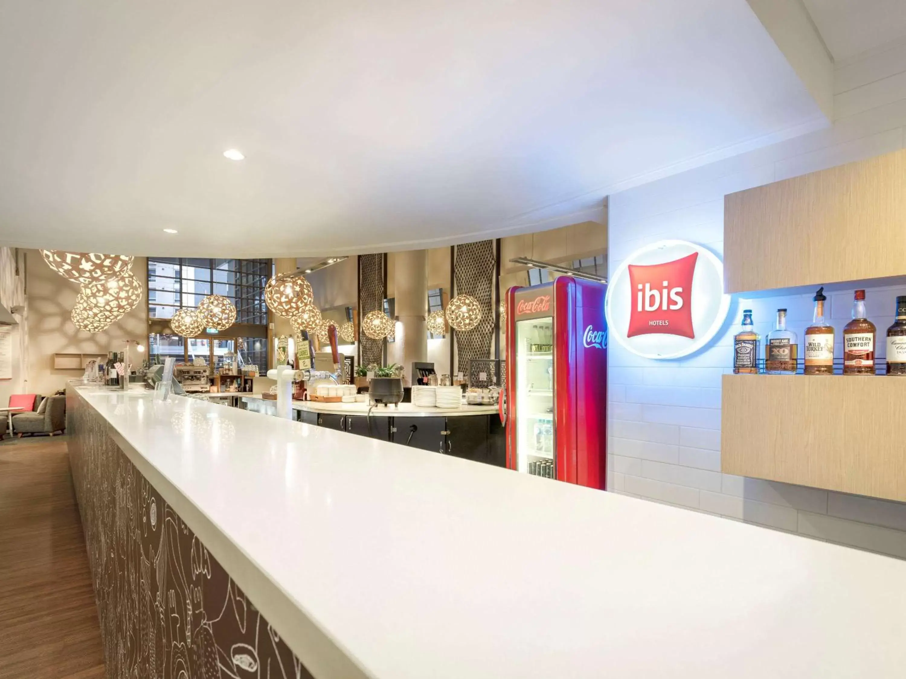 Restaurant/places to eat in ibis Melbourne Hotel and Apartments