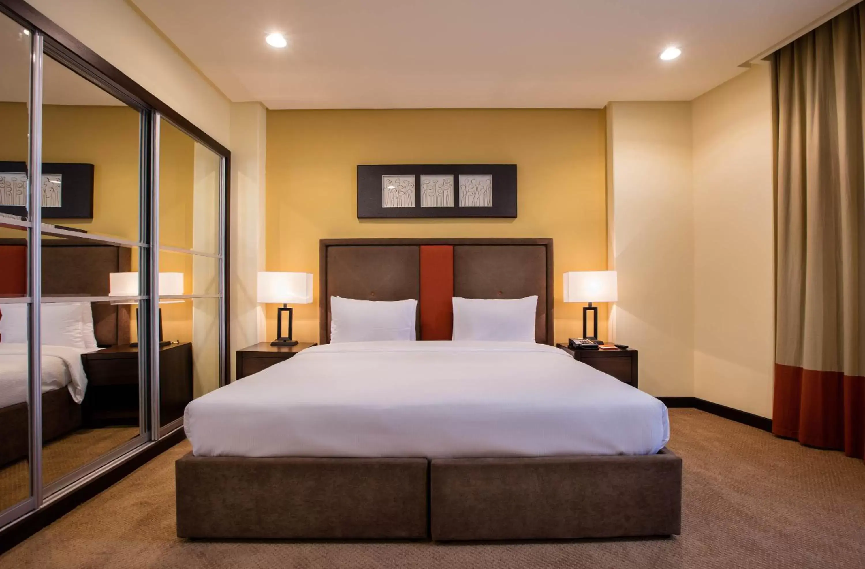 Bedroom, Bed in Orange Suites Hotel