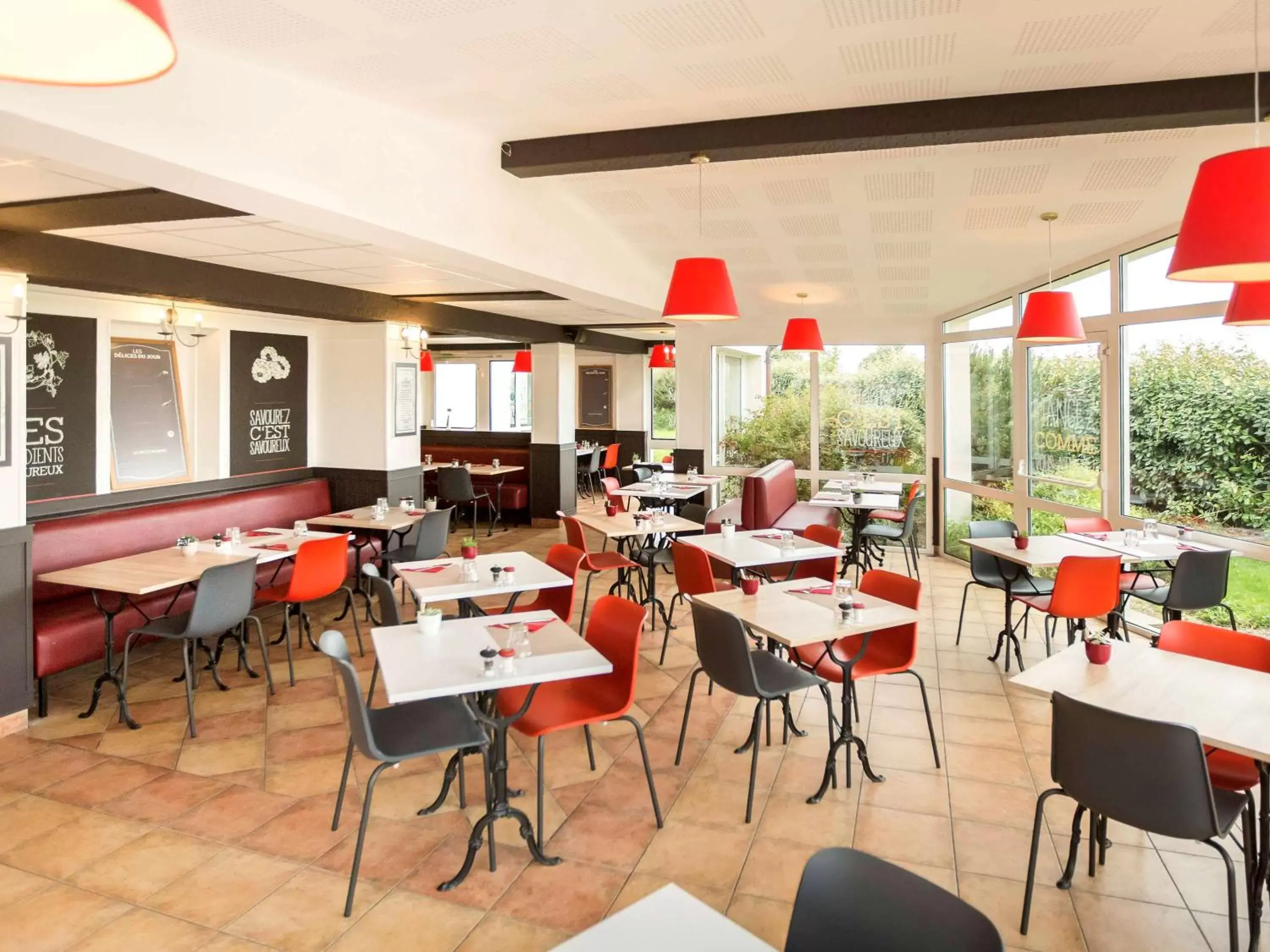 Restaurant/Places to Eat in ibis Cherbourg La Glacerie