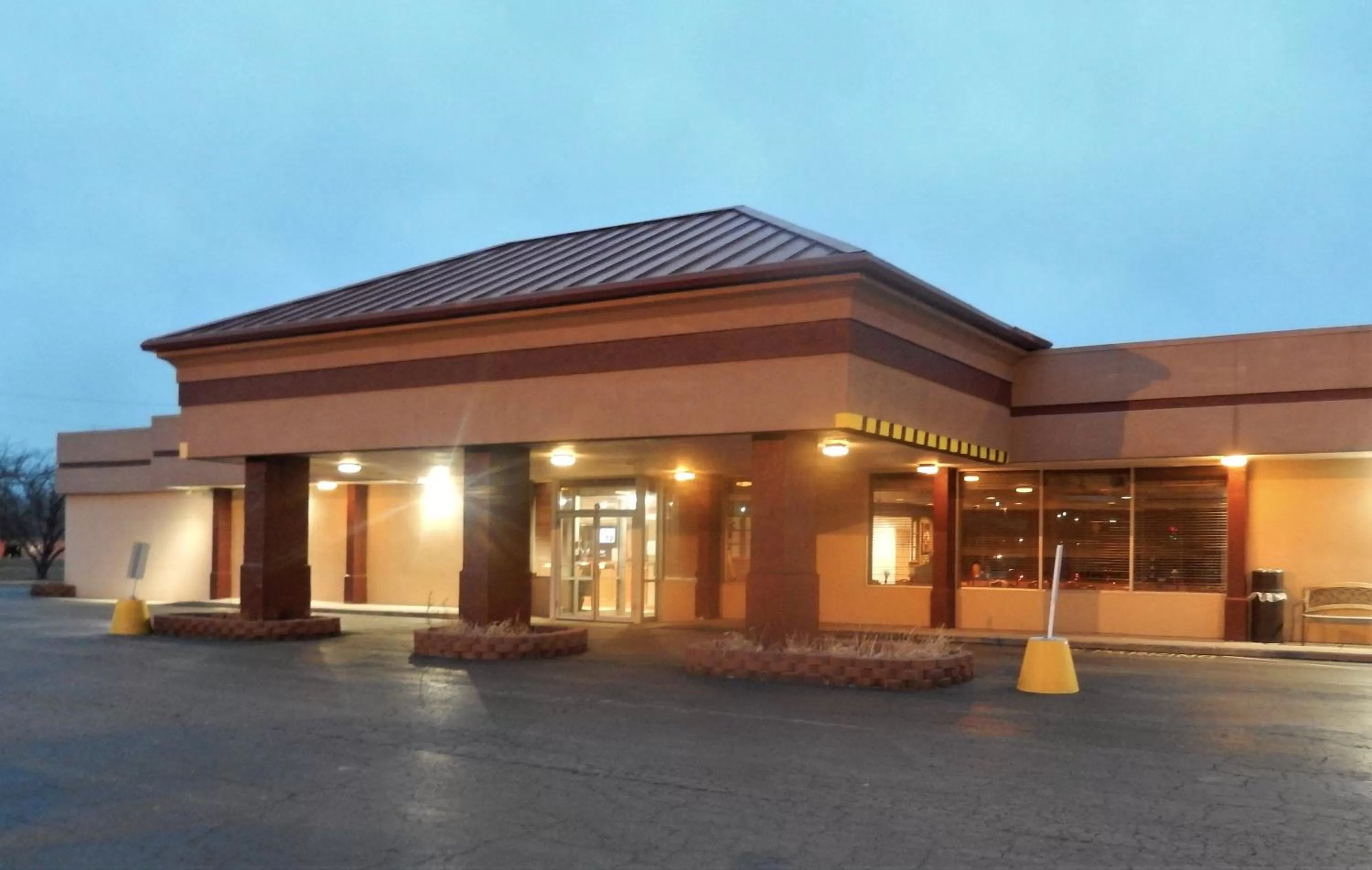 Property building in Red Roof Inn Ashtabula - Austinburg