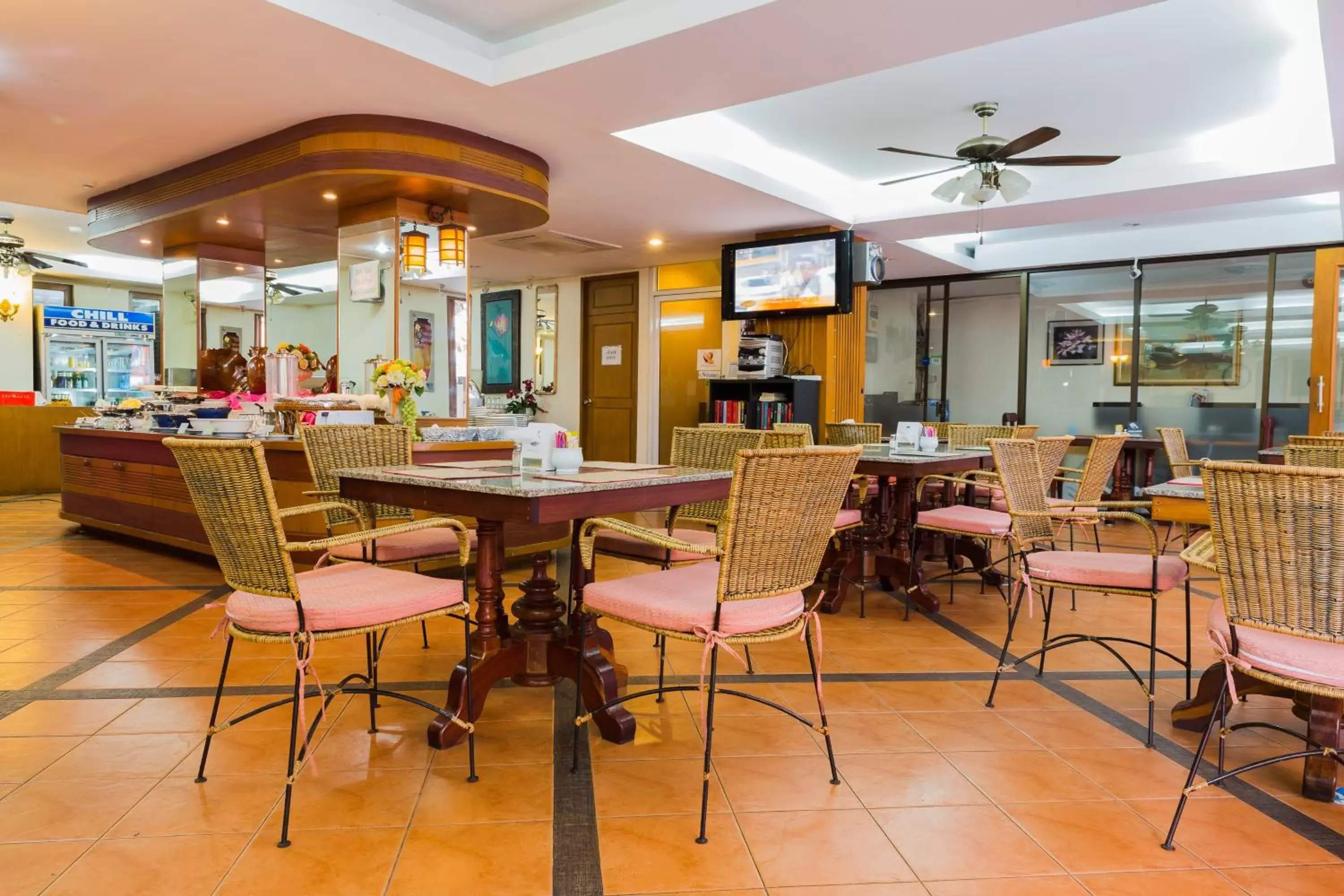 Restaurant/Places to Eat in Thipurai Beach Hotel