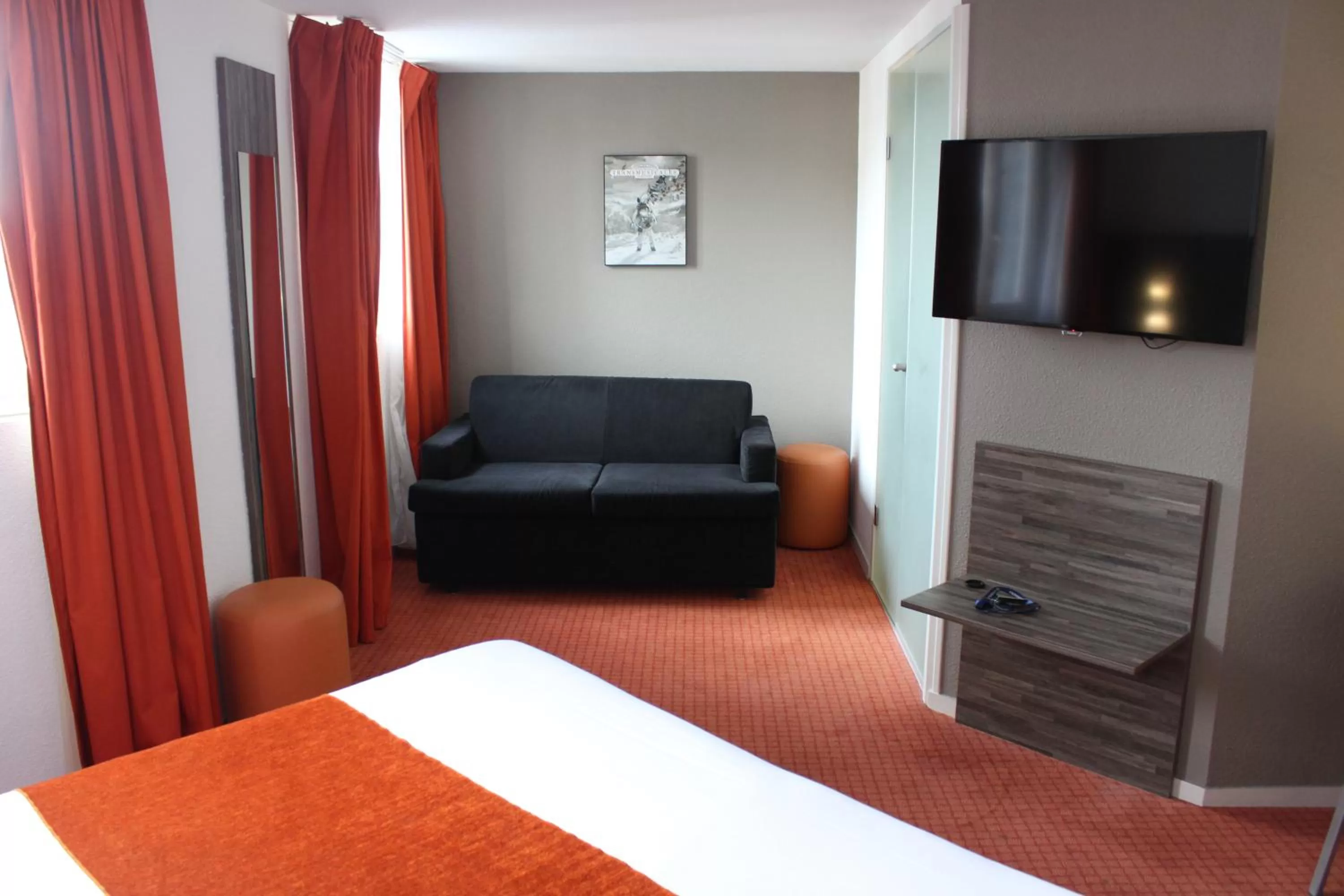 Living room, Bed in ibis Styles Rennes Centre Gare Nord