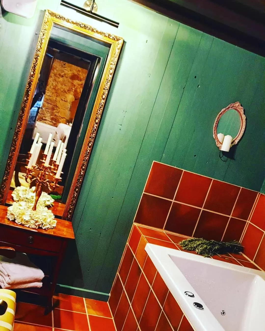 Hot Tub in Hotel Wellness Goldenes Fass Meißen