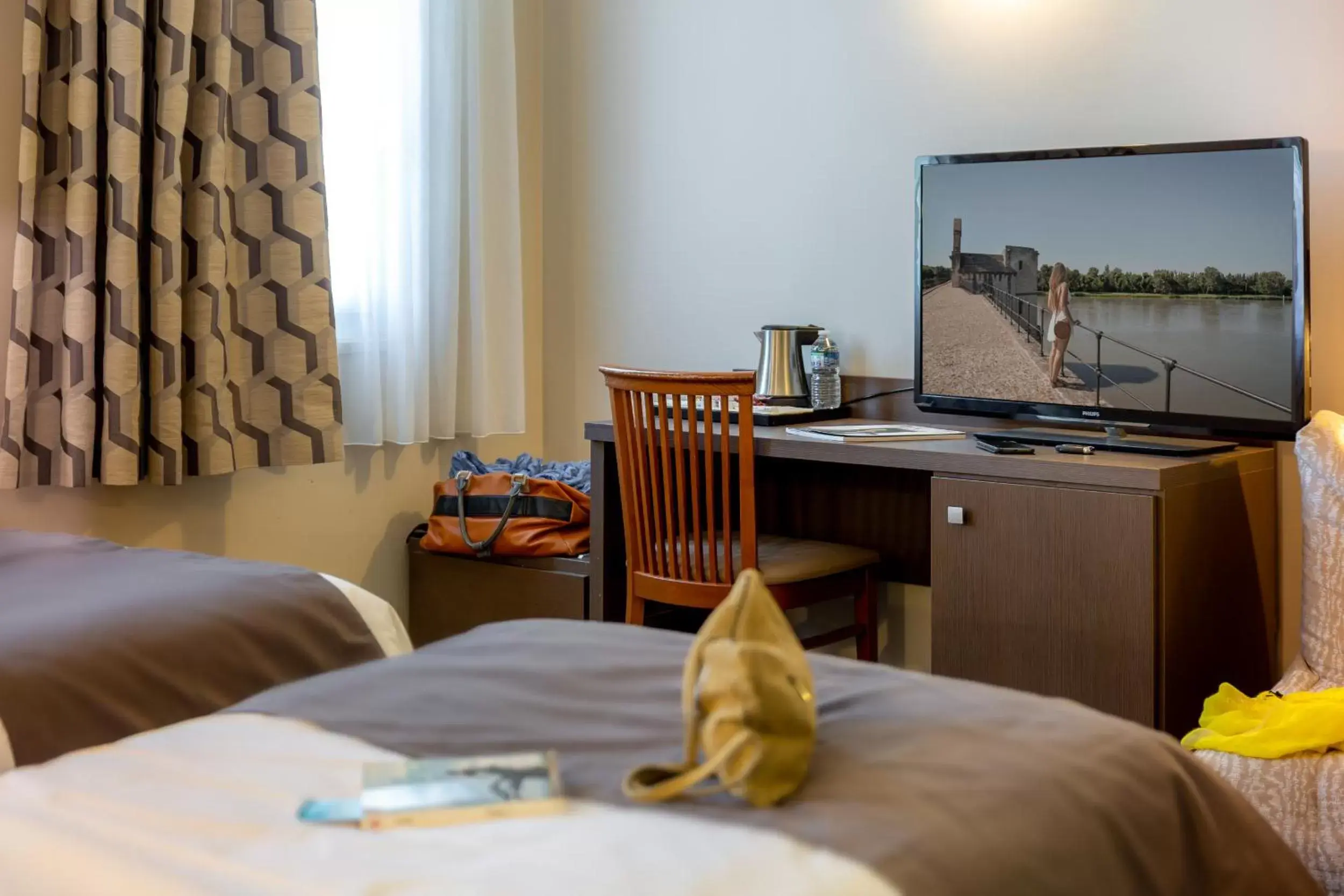 TV and multimedia, Bed in Kyriad Avignon - Palais des Papes