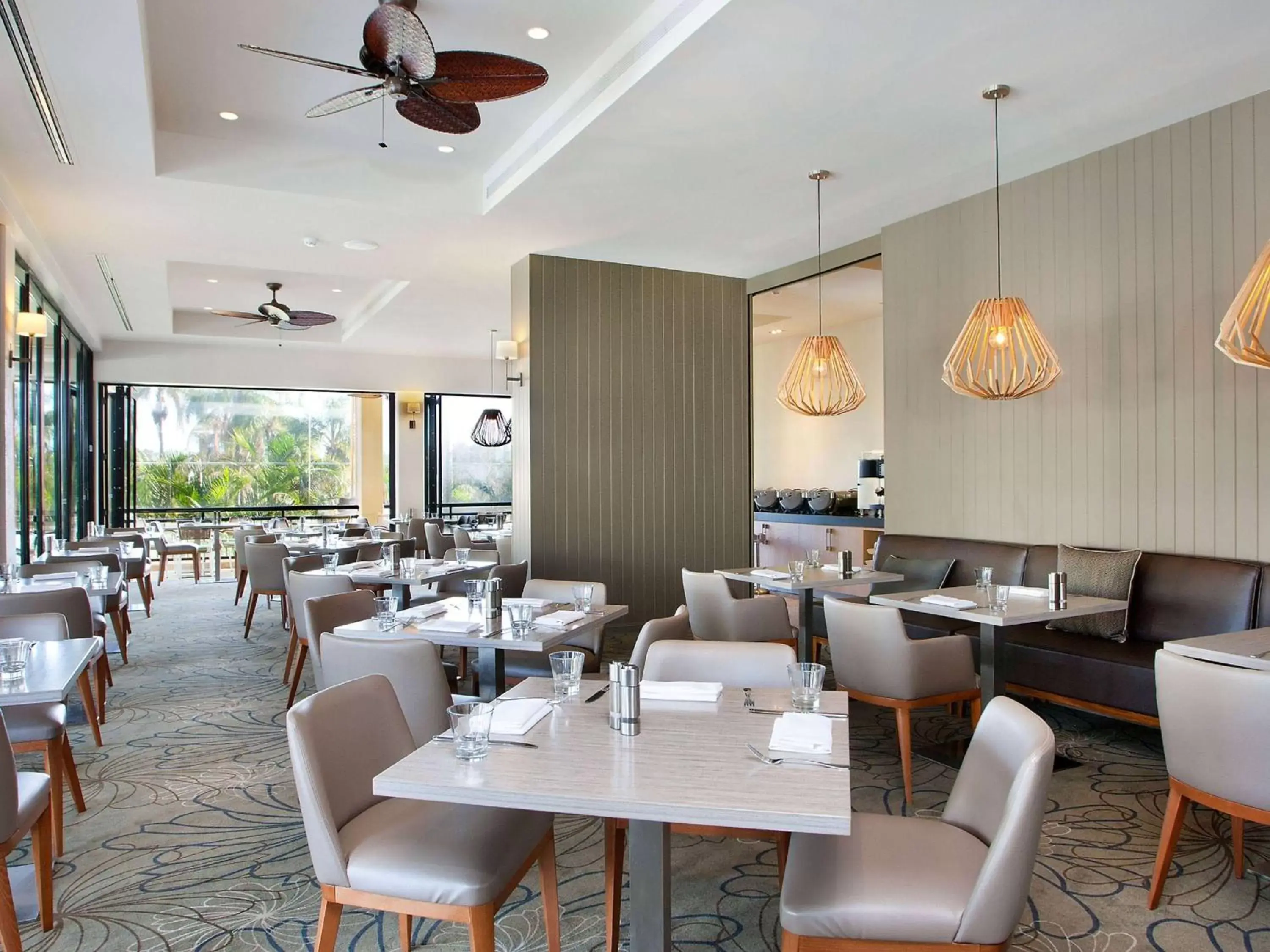 Restaurant/Places to Eat in Mercure Gold Coast Resort