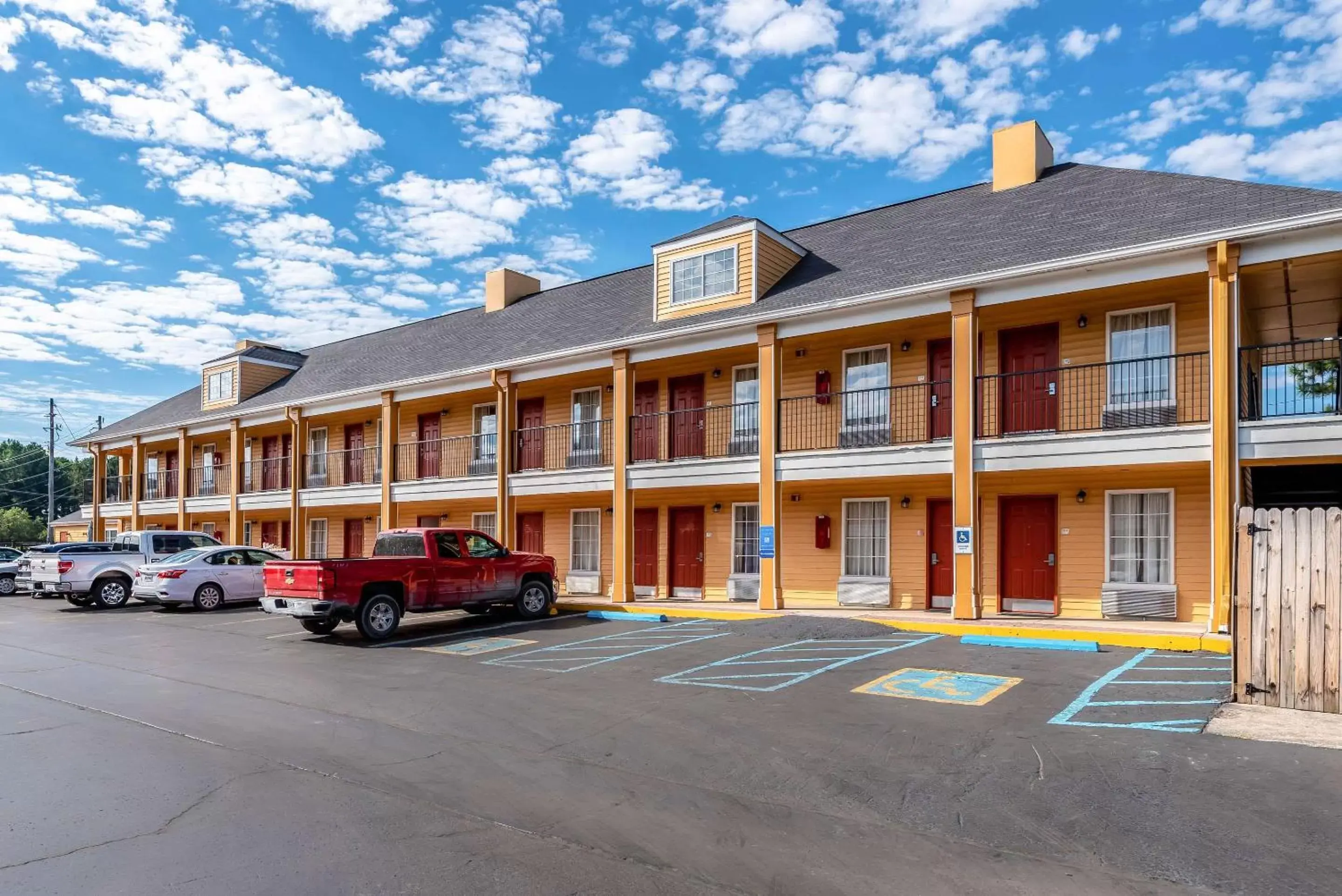 Property Building in Quality Inn Decatur River City