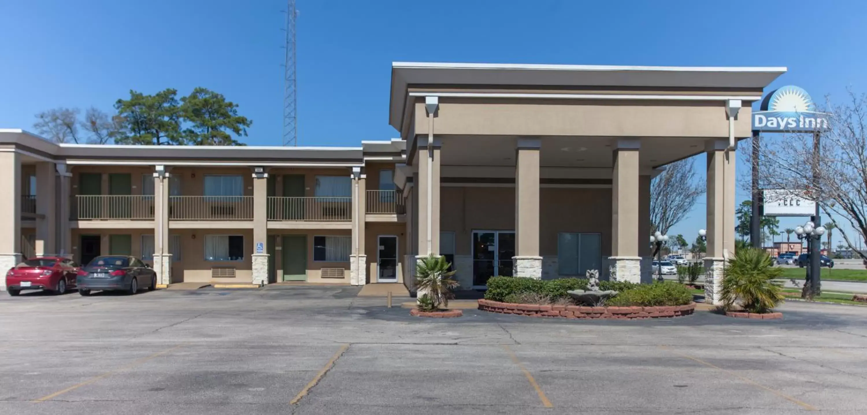 Property Building in Days Inn by Wyndham Shenandoah