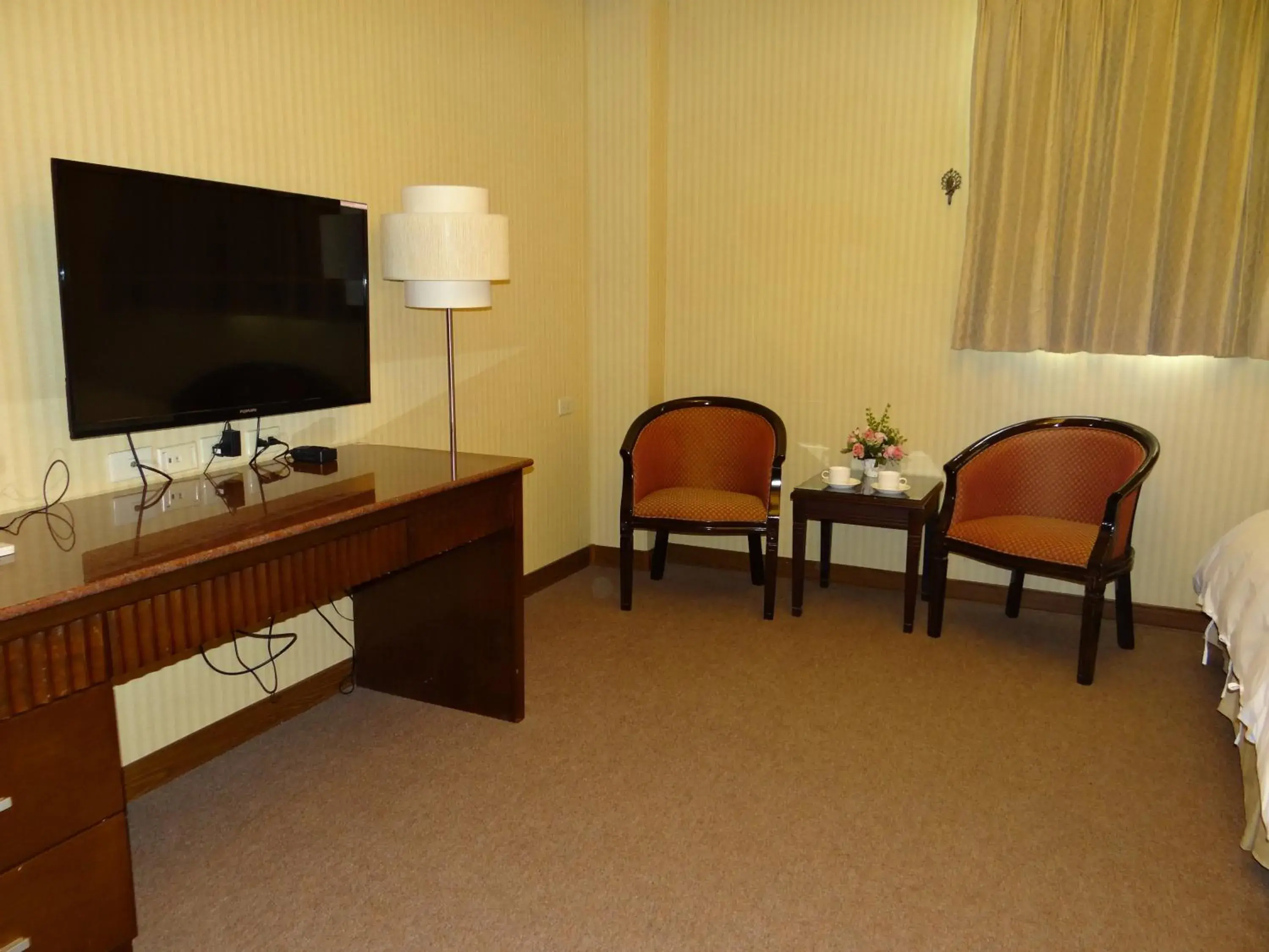 Library, TV/Entertainment Center in Wu Zhou Hotel