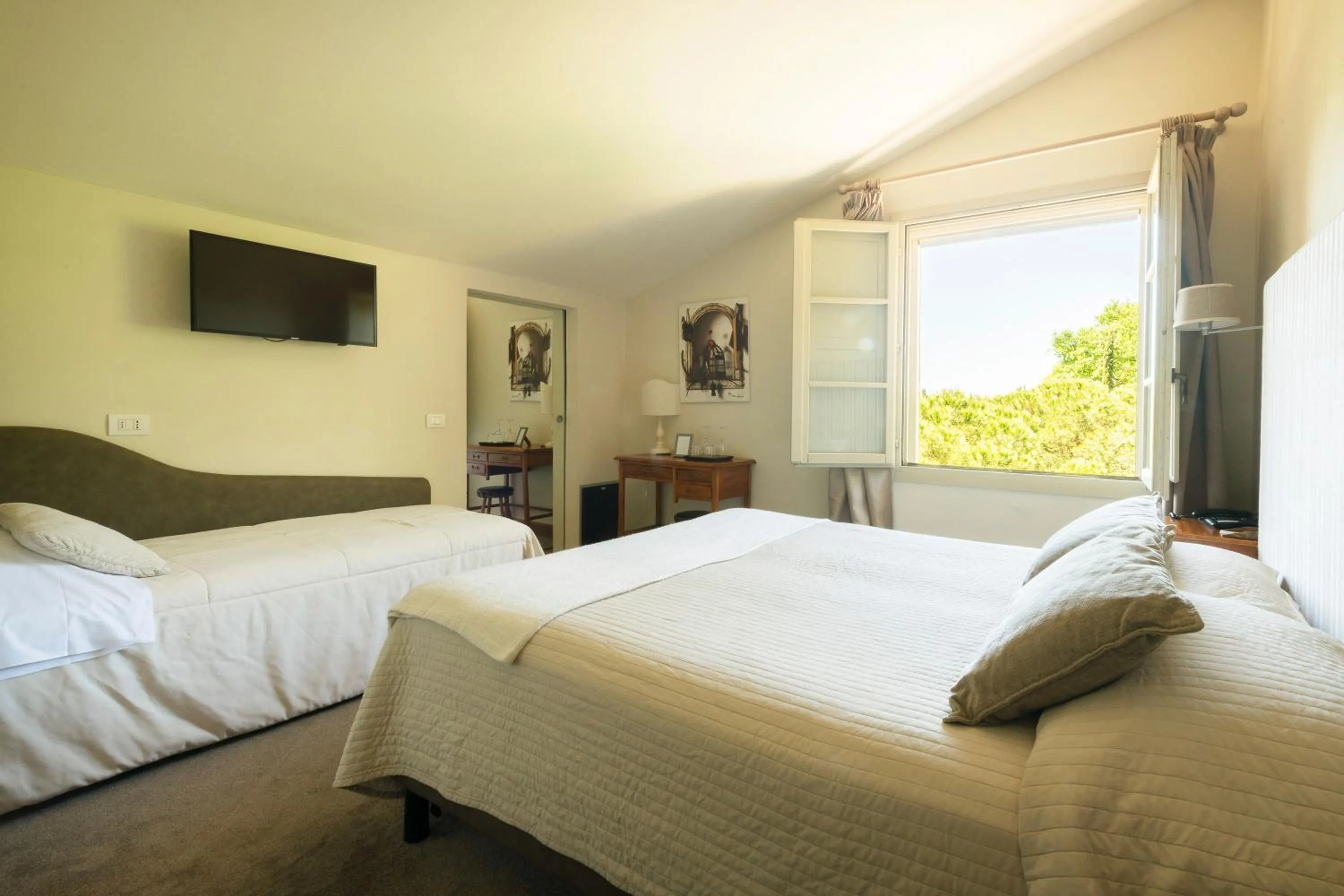 View (from property/room), Bed in Si Montalcino Hotel