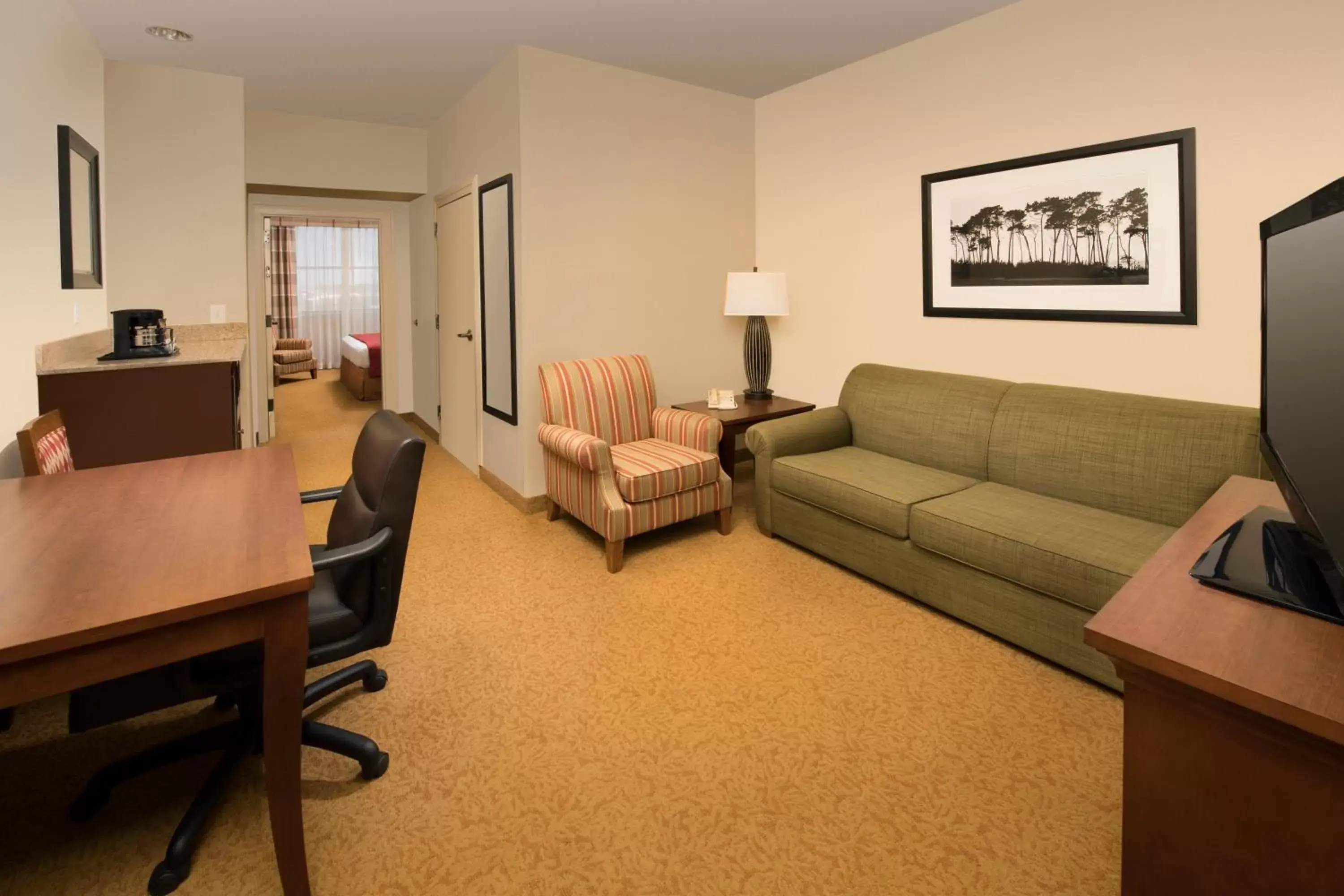 Living room, Seating Area in Country Inn & Suites by Radisson, Houston Intercontinental Airport East, TX