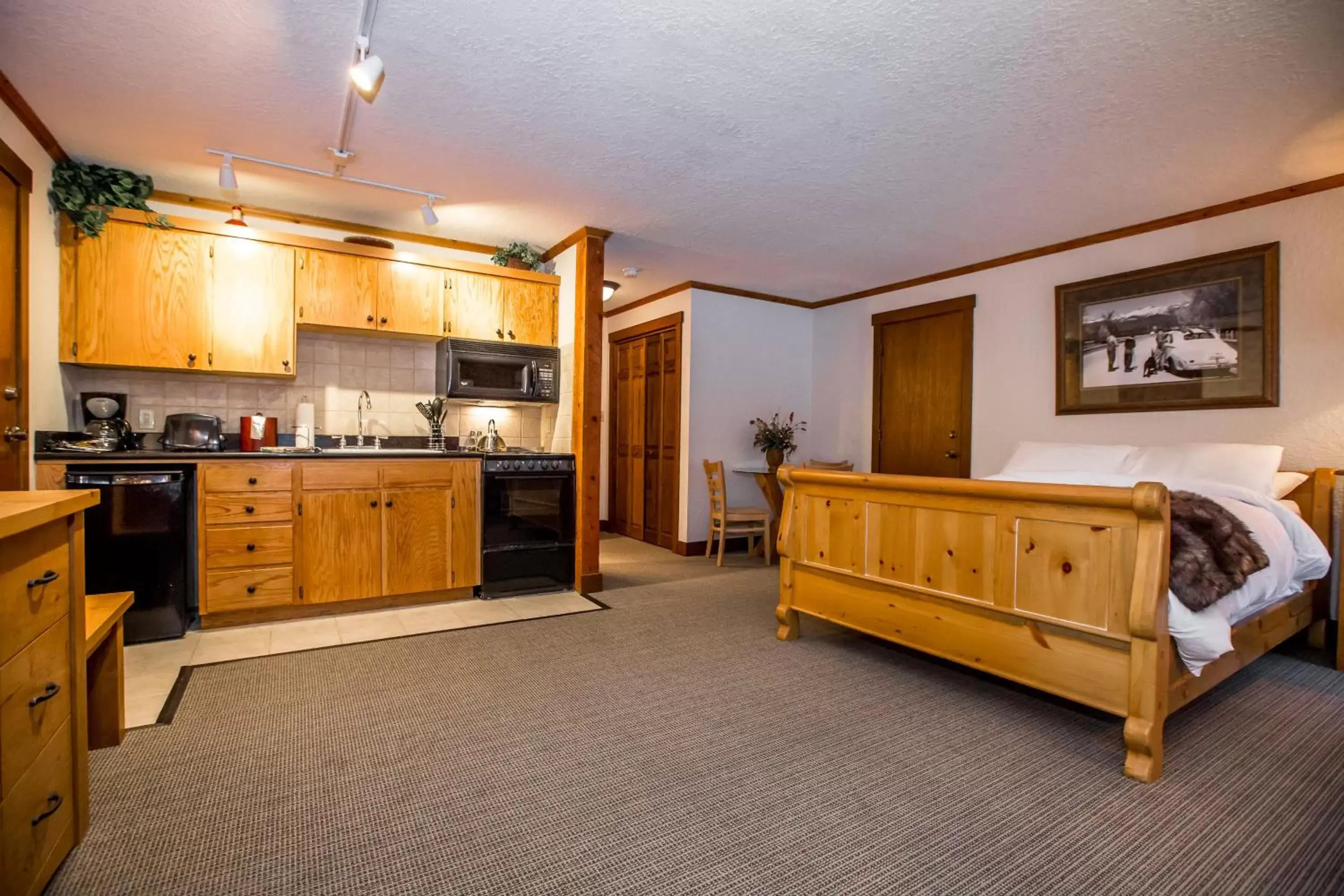 Photo of the whole room, Kitchen/Kitchenette in Kandahar Lodge at Whitefish Mountain Resort