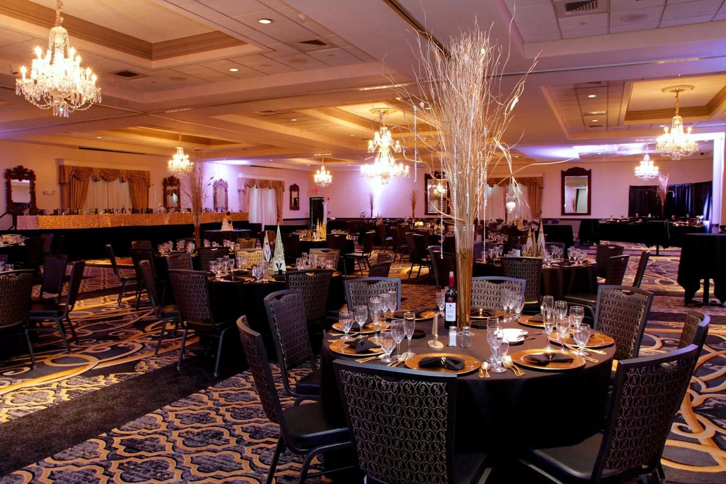 Banquet/Function facilities, Restaurant/Places to Eat in Radisson Hotel & Conference Center Rockford