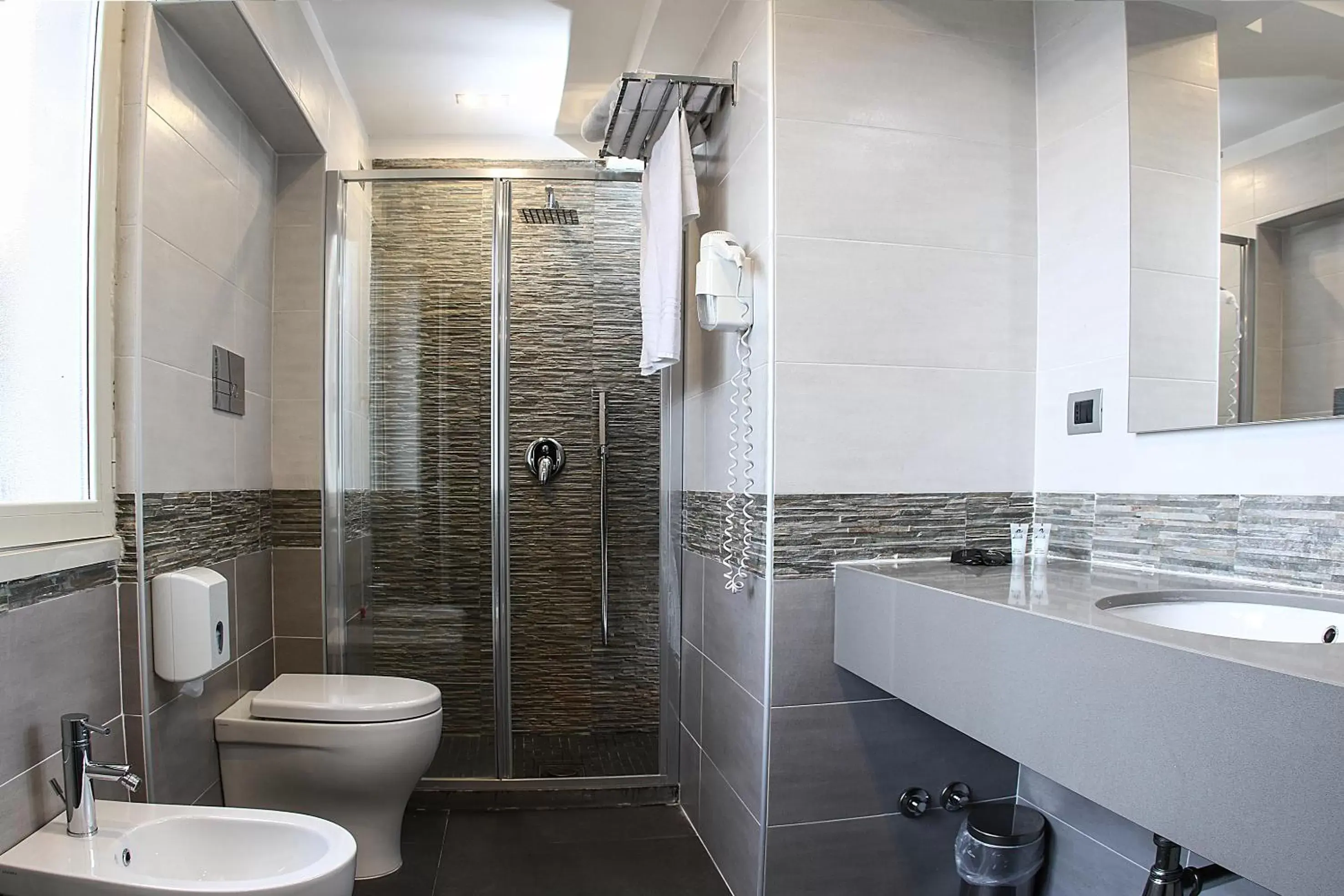 Shower, Bathroom in Best Western JFK Hotel