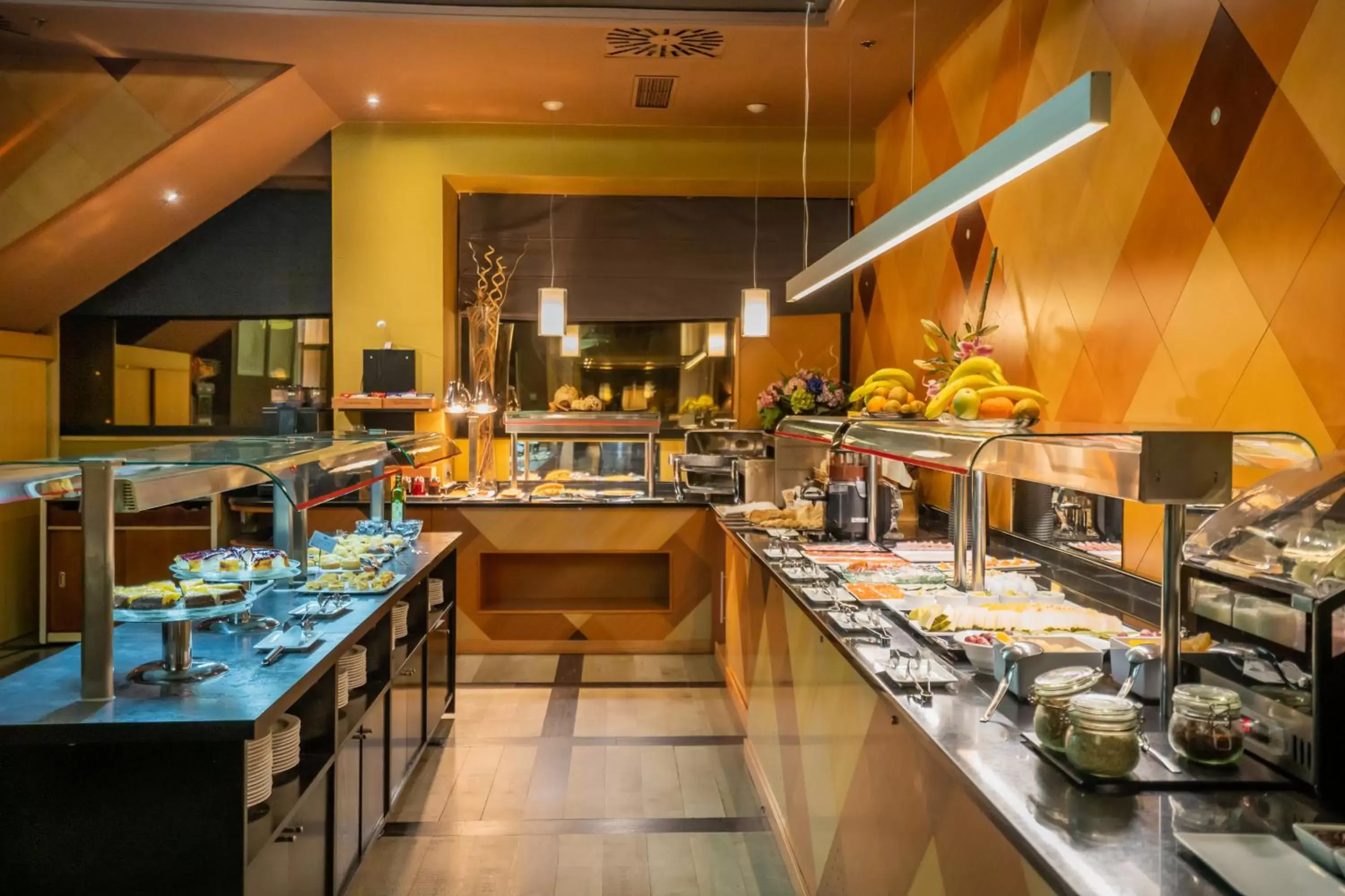 Buffet breakfast, Restaurant/Places to Eat in Abba Madrid