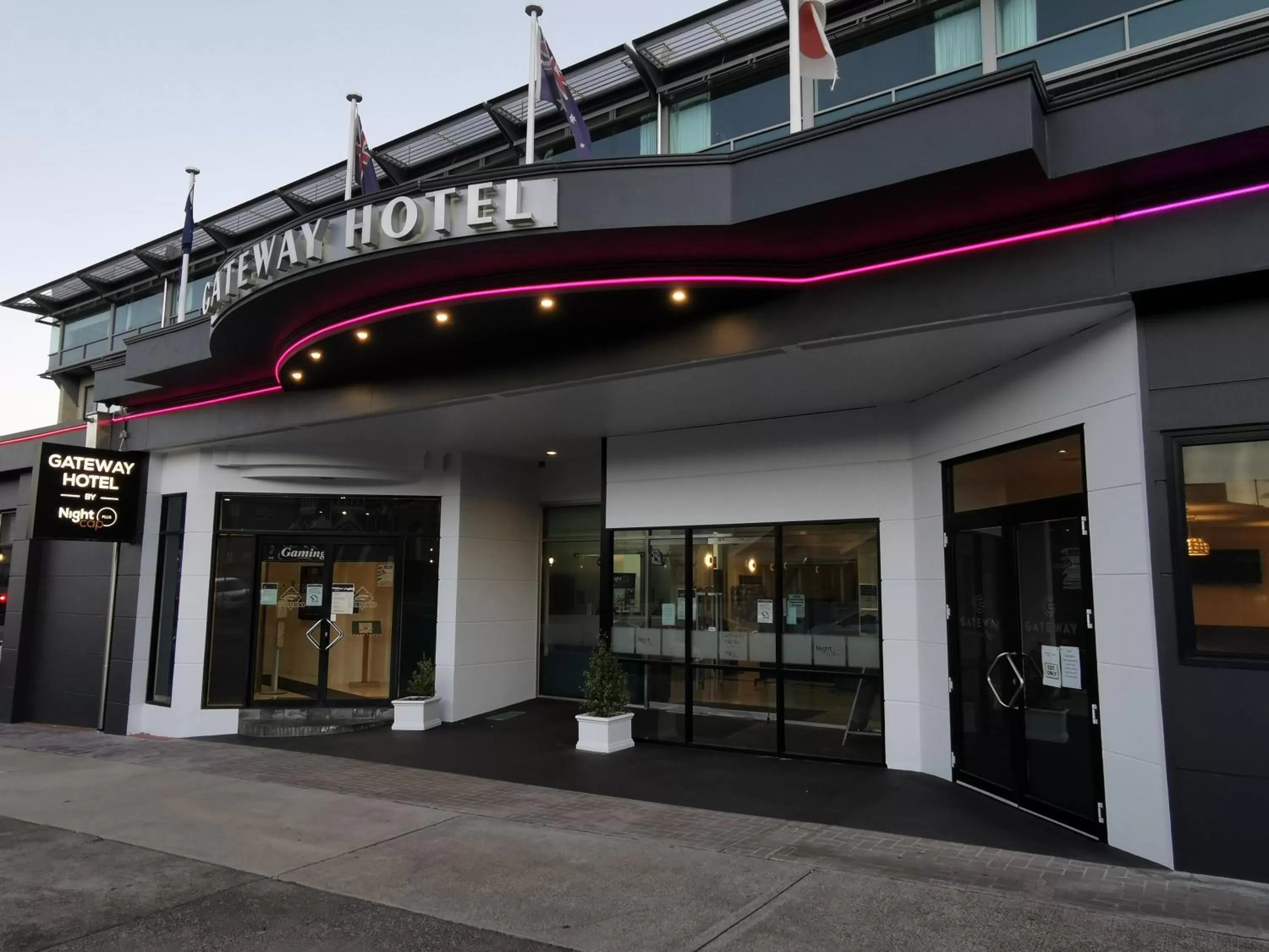 Facade/entrance in Nightelier Devonport Gateway Hotel