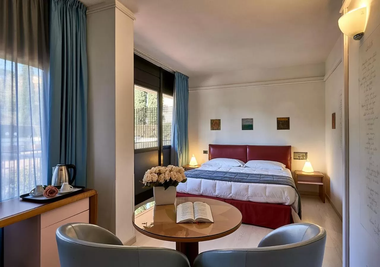 Photo of the whole room, Bed in Albornoz Palace Hotel