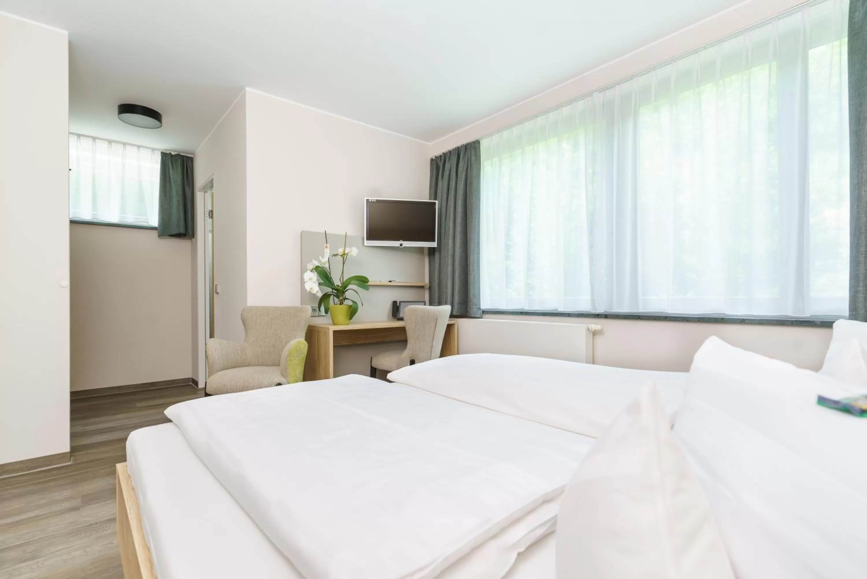 Bed in Hotel Forsthaus Grüna Betreibergesellschaft mbH