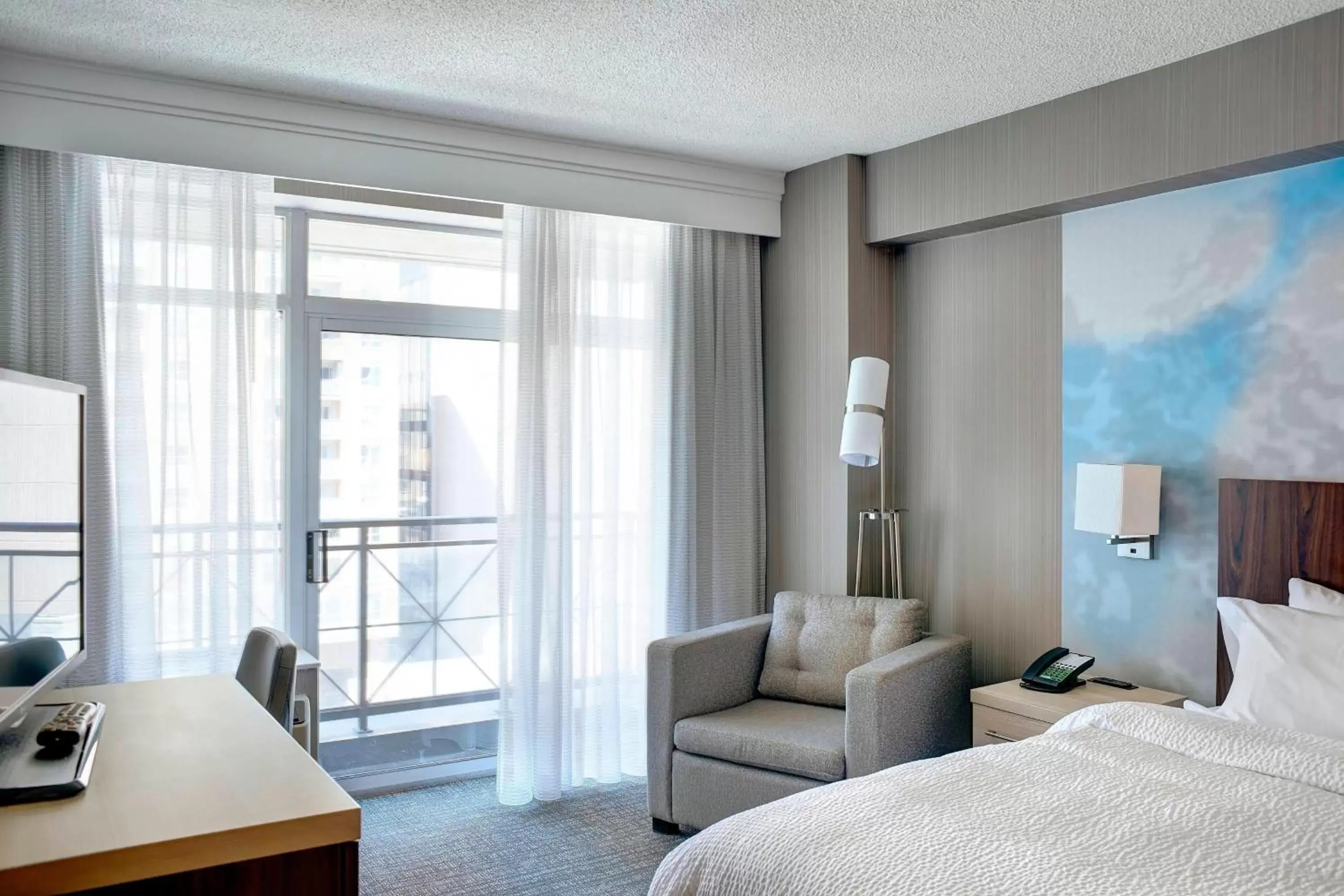 Corner King Room with Balcony in Courtyard by Marriott Toronto Downtown