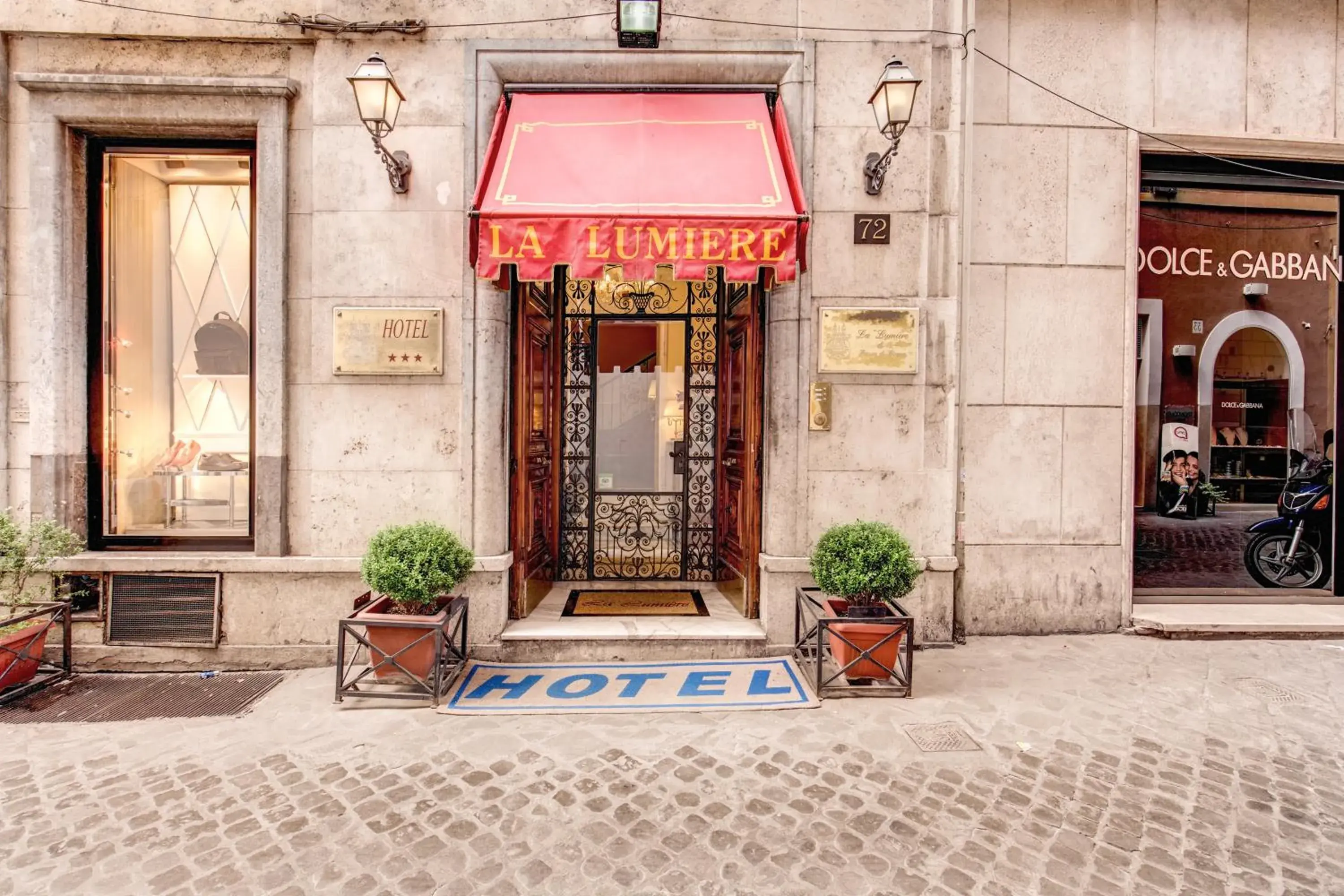 Facade/entrance in Hotel La Lumiere Di Piazza Di Spagna