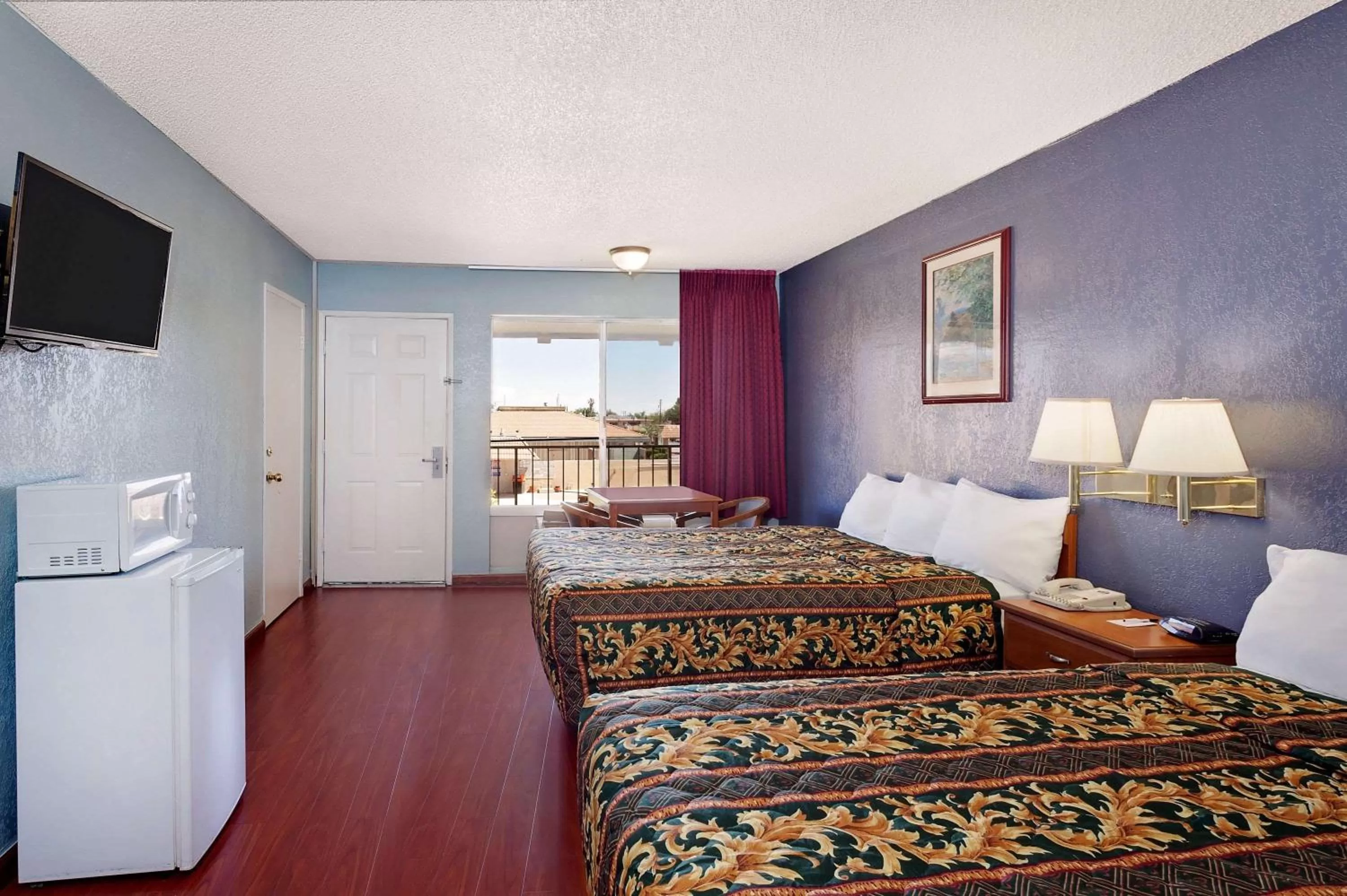 Photo of the whole room in Knights Inn Palmdale