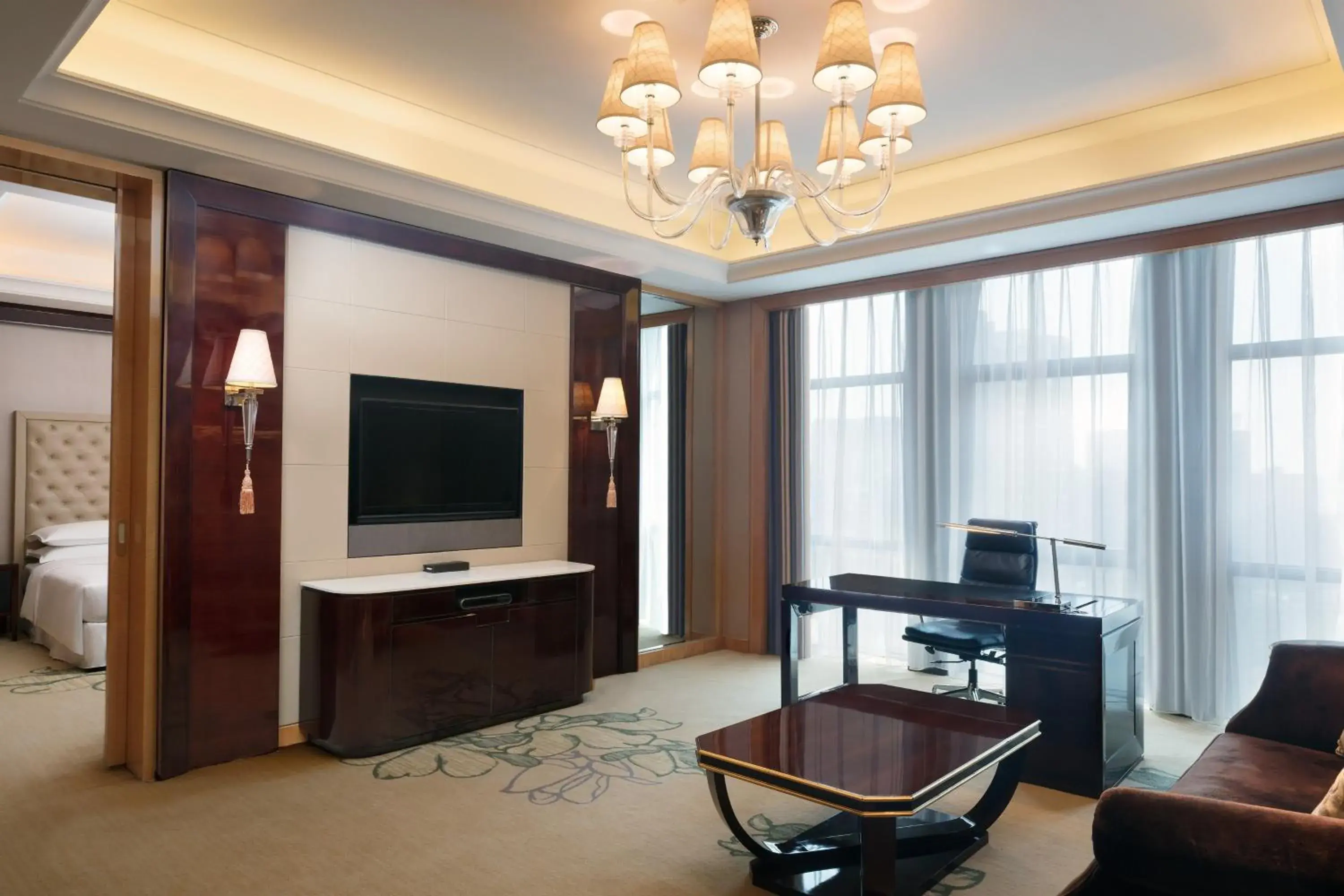 Bedroom, TV/Entertainment Center in Sheraton Changzhou Xinbei Hotel