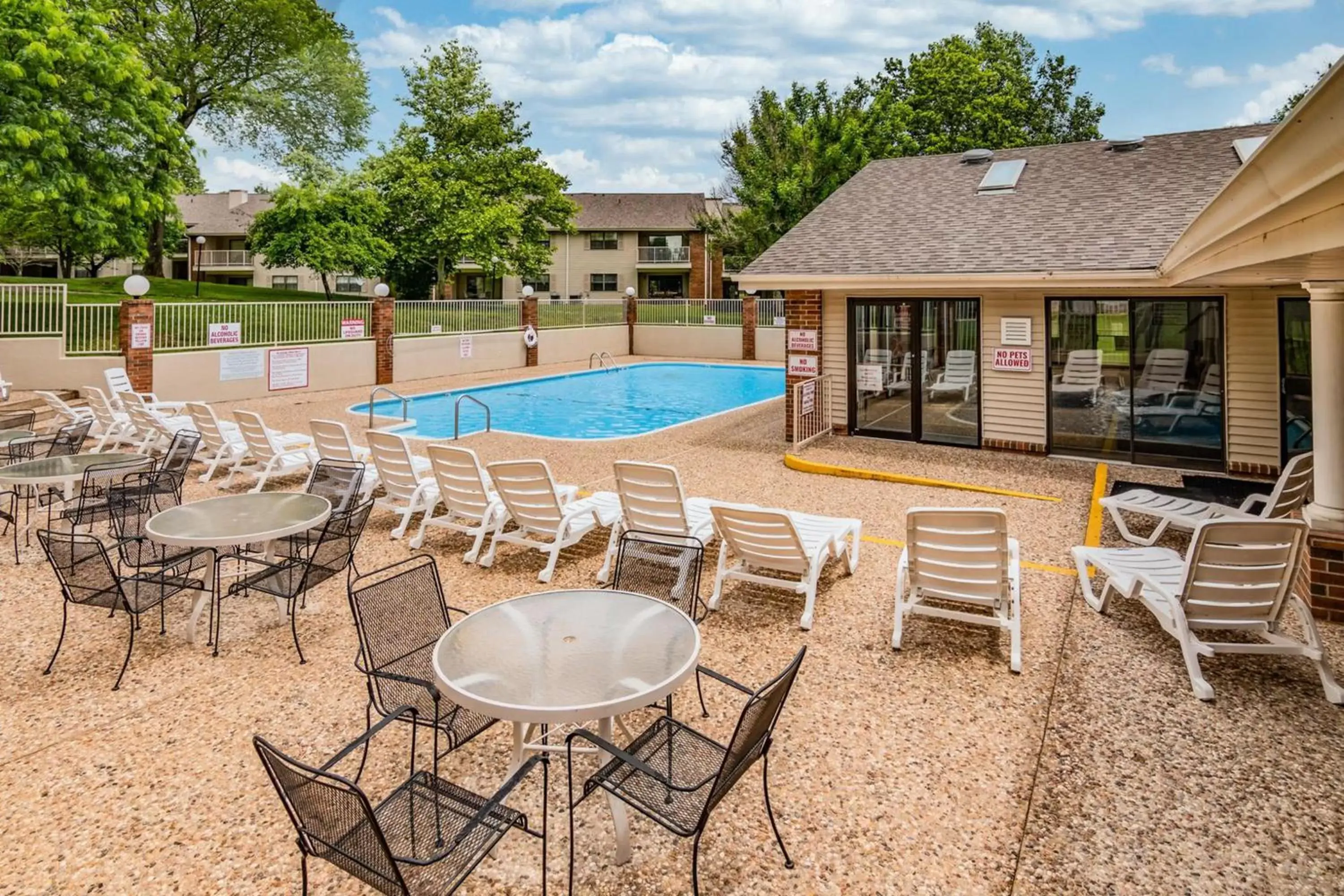 Swimming Pool in Thousand Hills - The Knollwood At Foothills