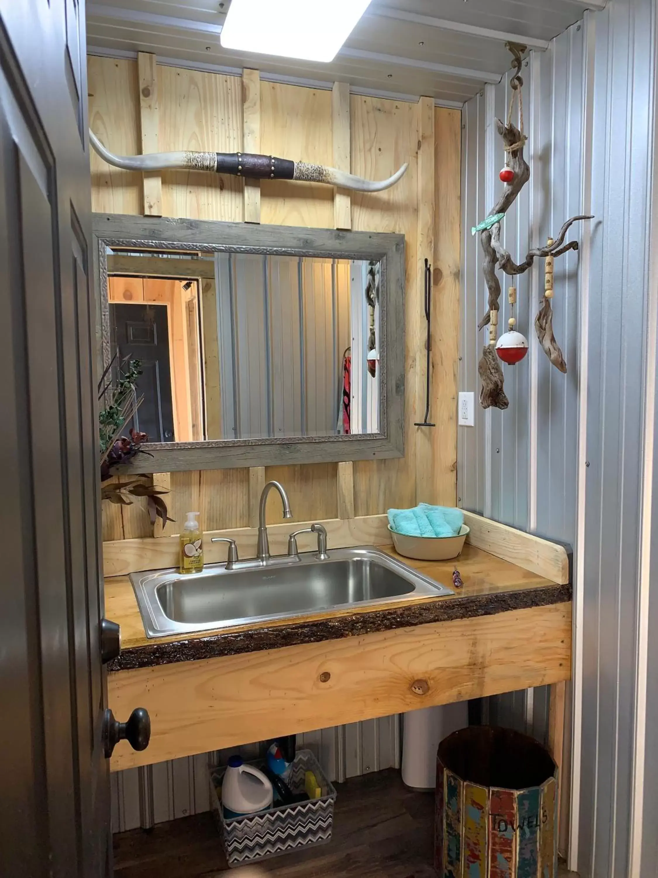 Bathroom in Fox Pass Cabins