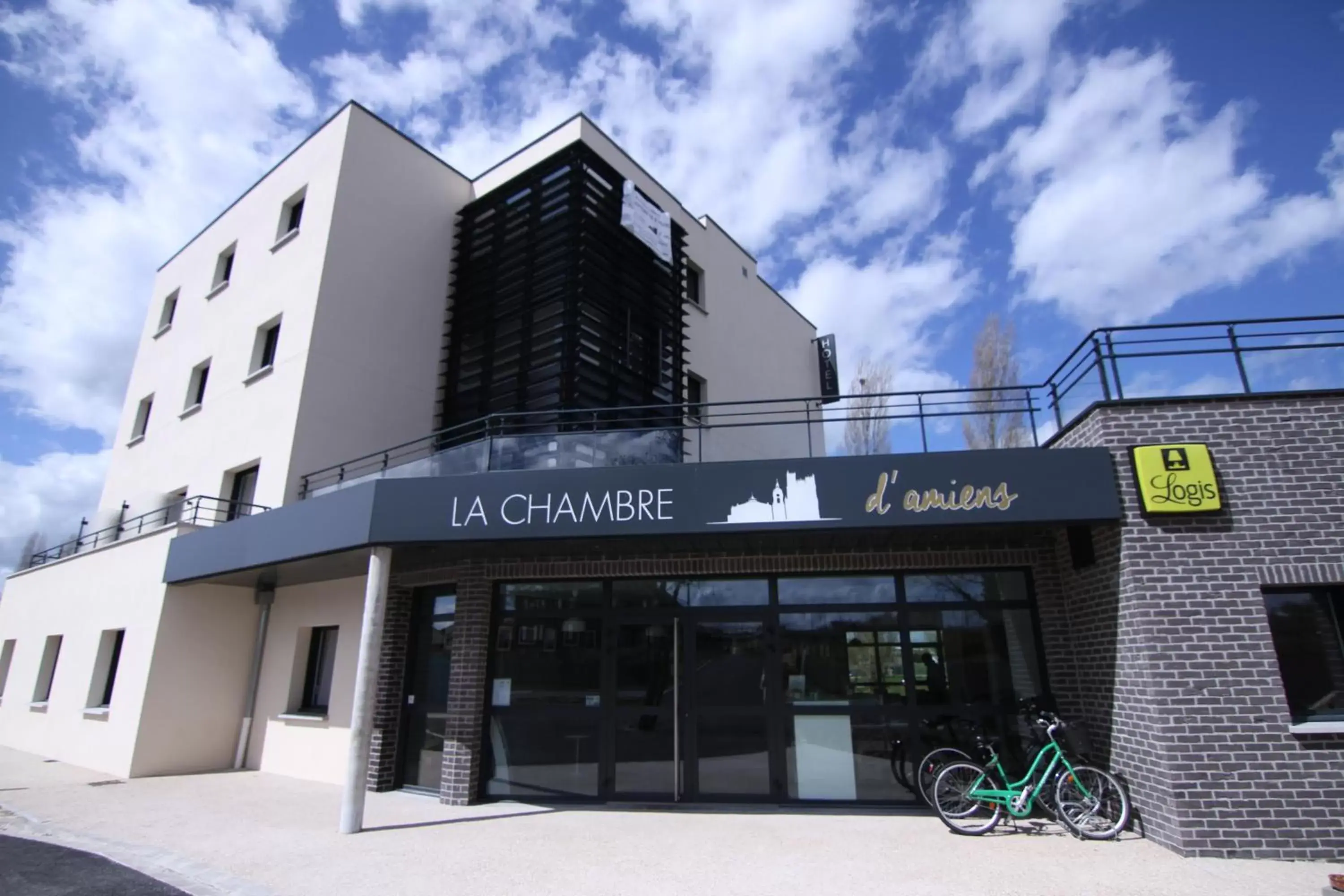 Facade/entrance, Property Building in Logis hôtel - La Chambre D'Amiens