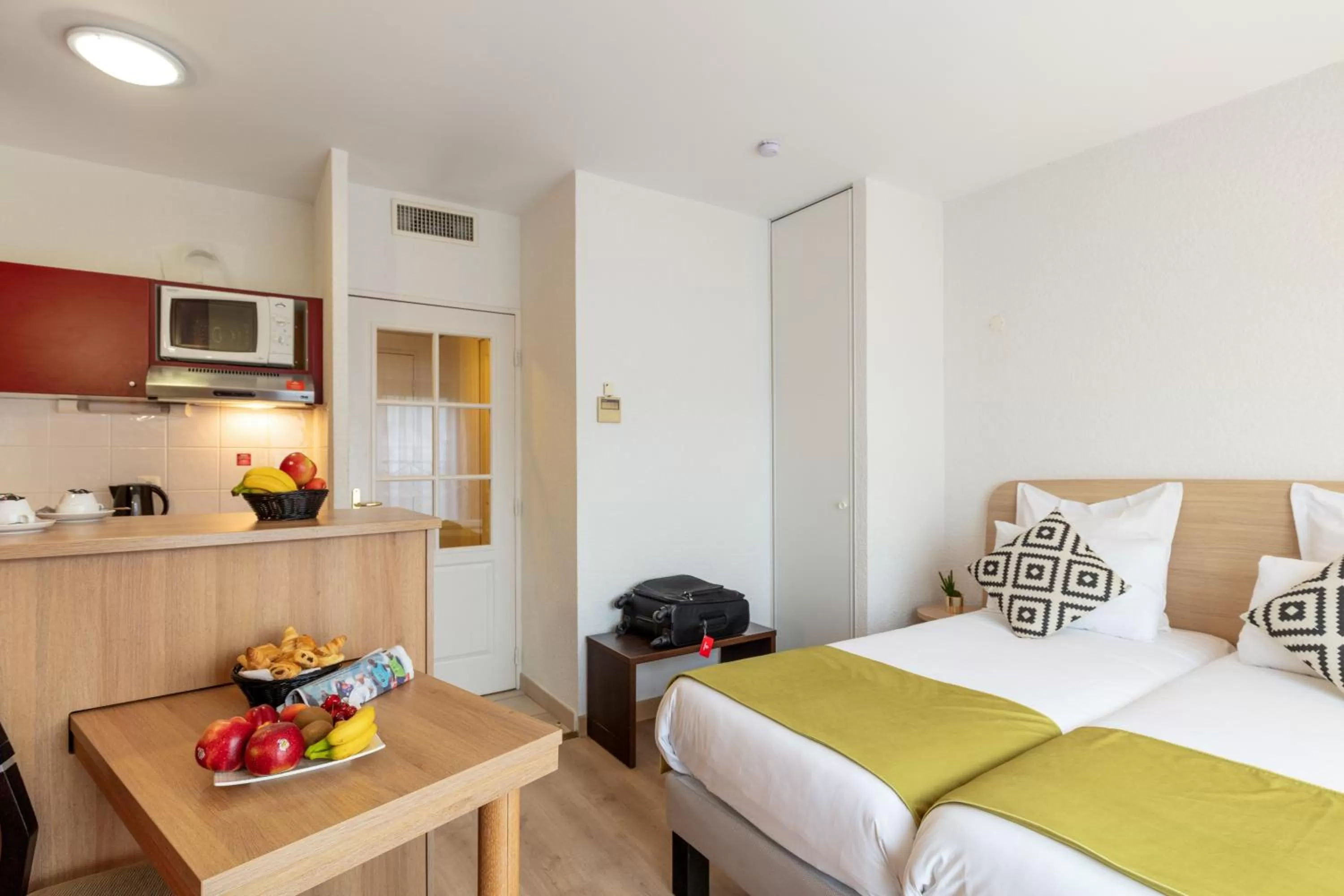 Photo of the whole room, Bed in Quality Aparthotel Divonne - Portes de Geneve