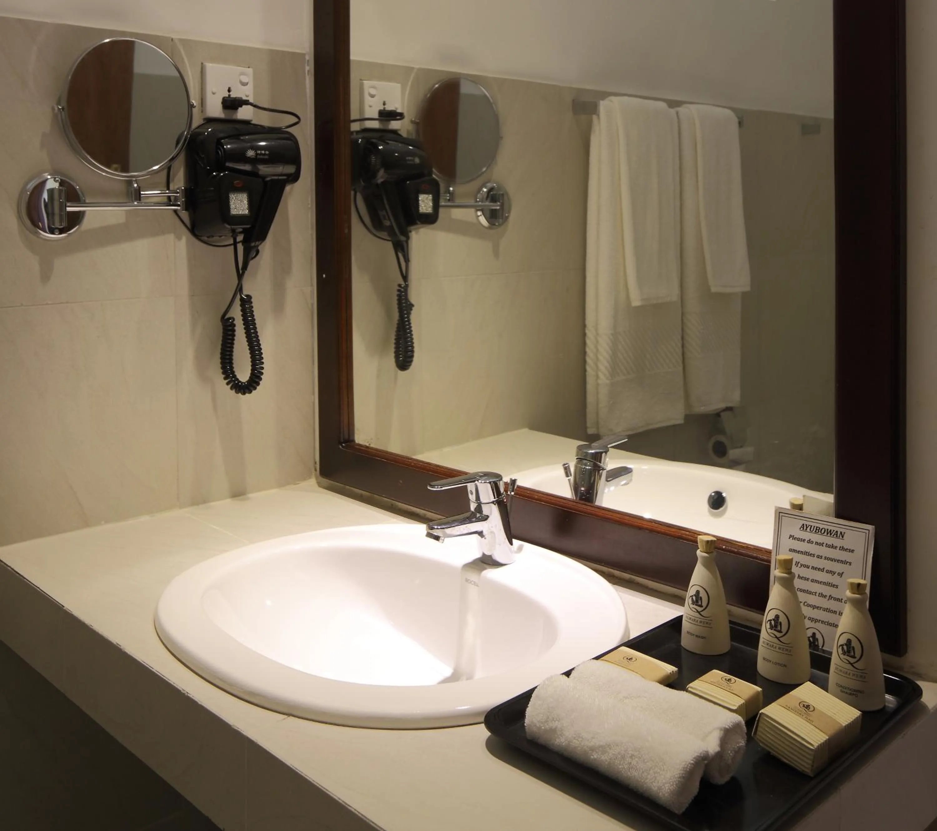 Bathroom in The Lakeside at Nuwarawewa