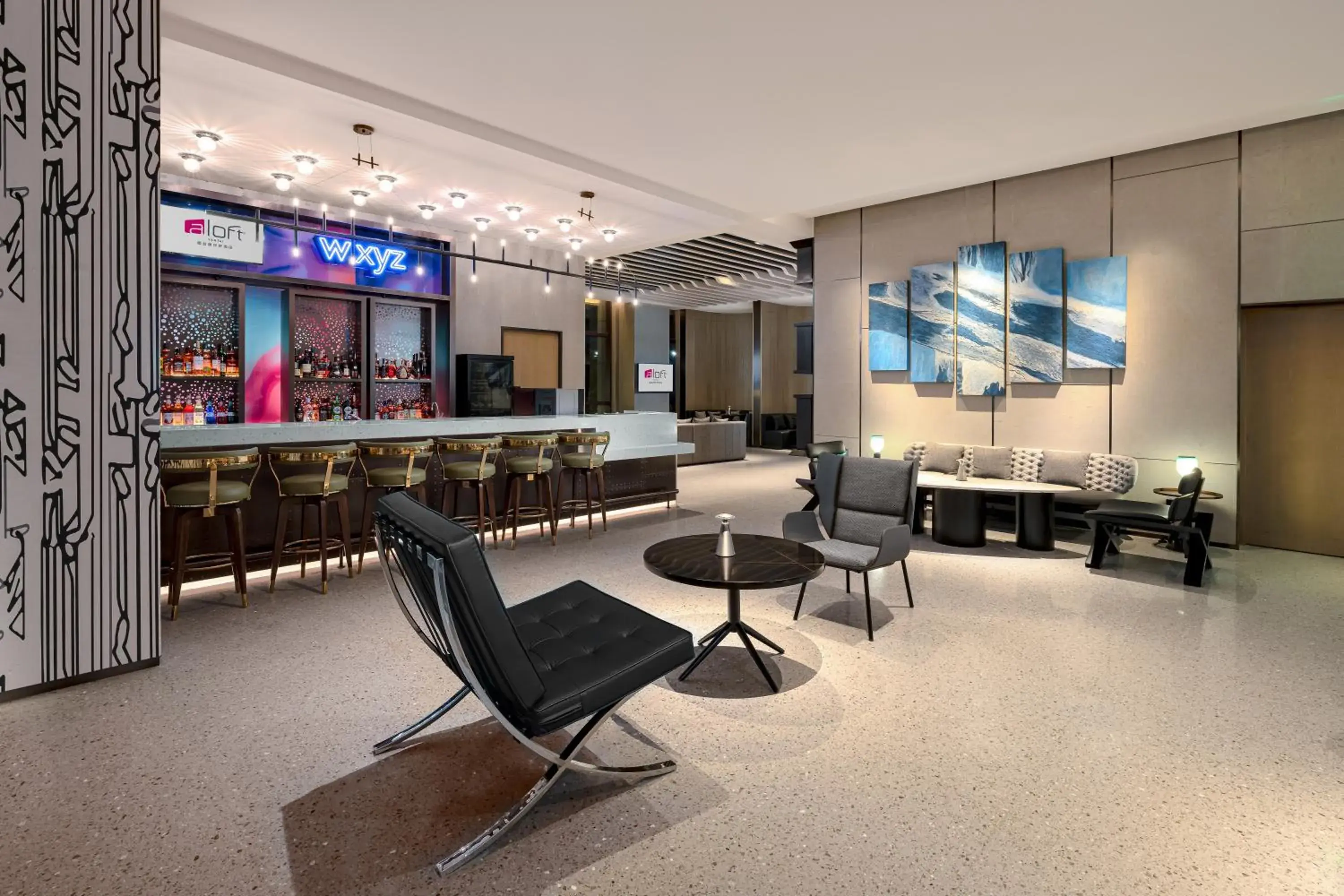 Lounge or bar in Aloft Yantai