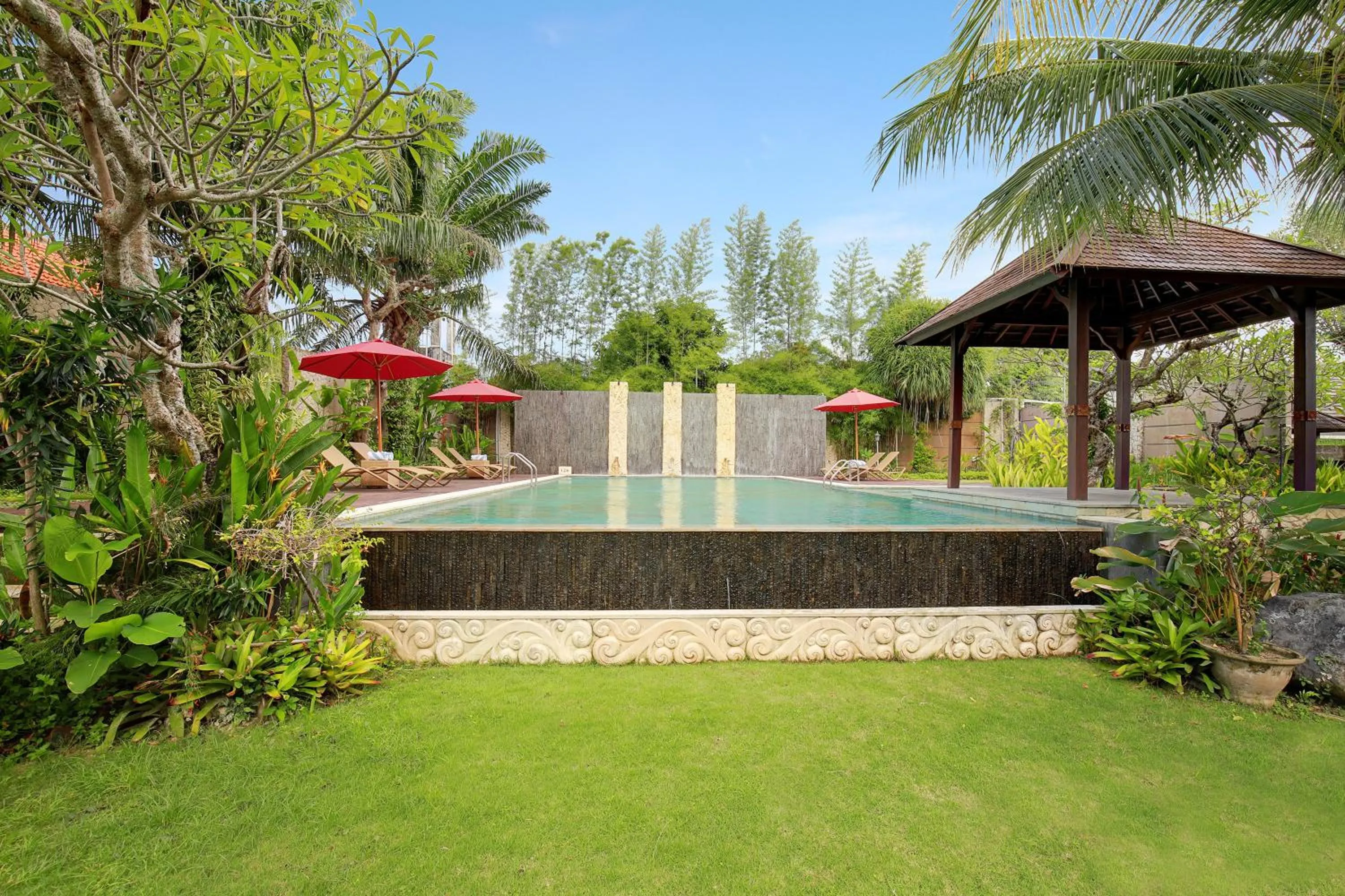 Swimming pool in Lumbini Luxury Villas and Spa