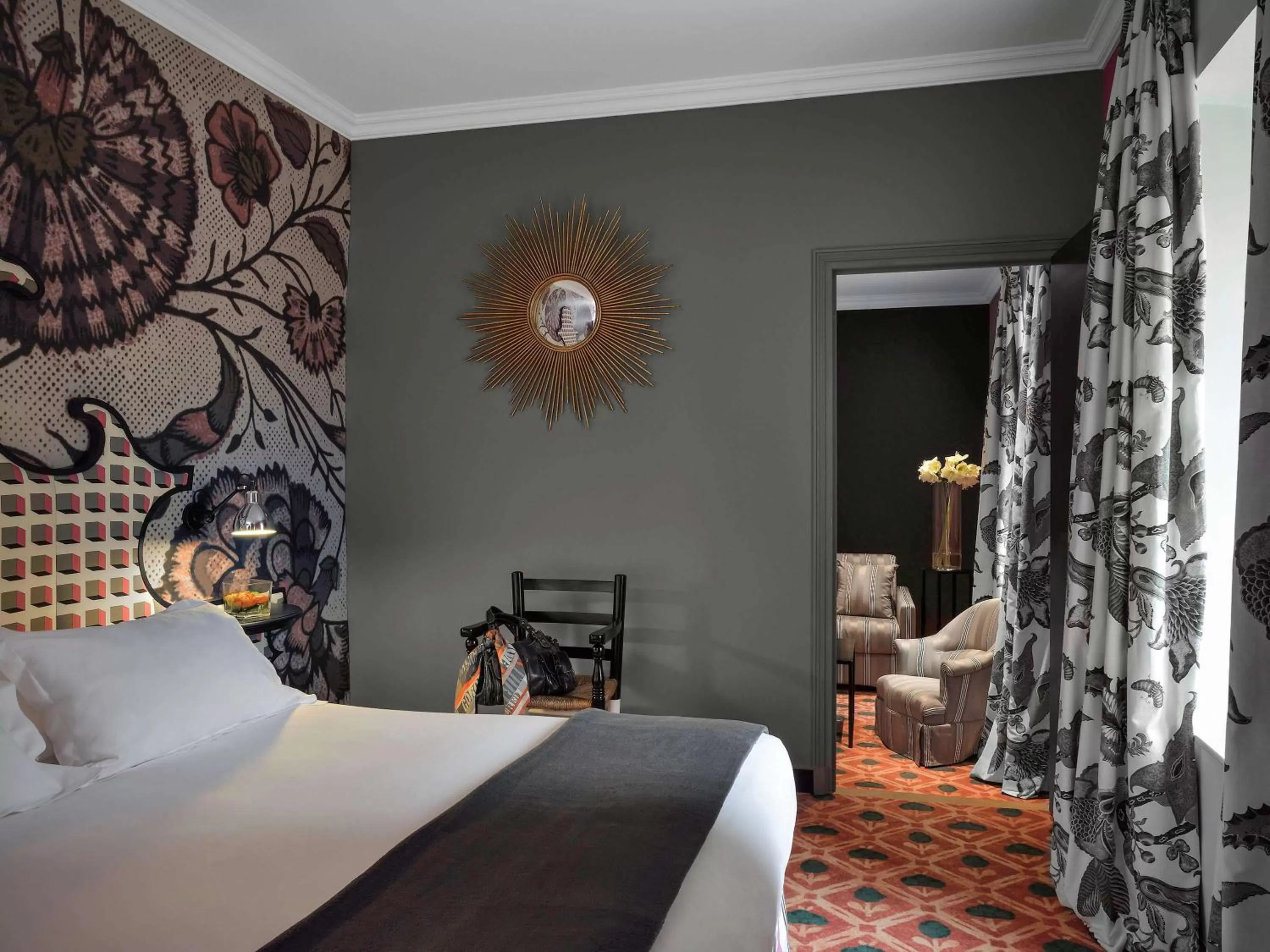 Photo of the whole room, Bed in Hôtel & Spa Jules César Arles - MGallery Hotel Collection