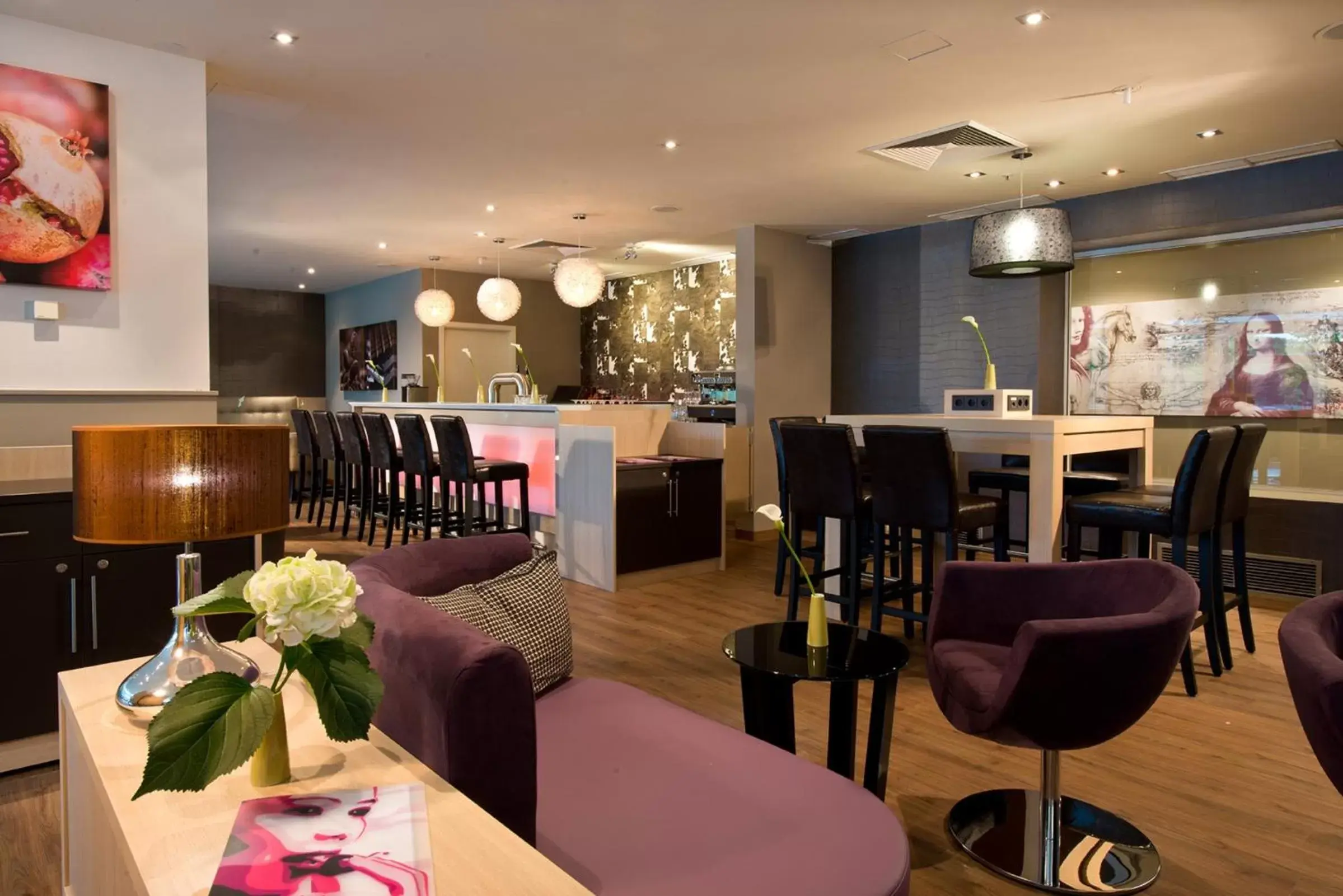 Lounge or bar, Restaurant/Places to Eat in Leonardo Royal Hotel Köln - Am Stadtwald