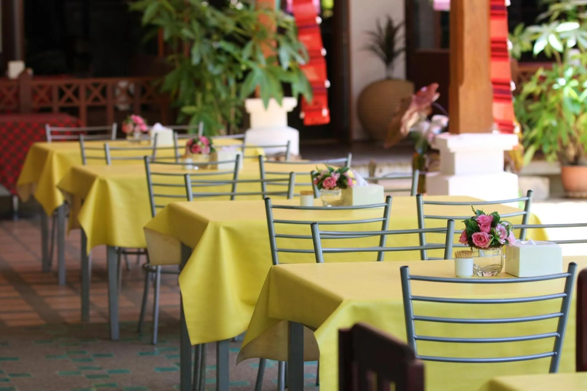 Restaurant/places to eat in Top North Hotel