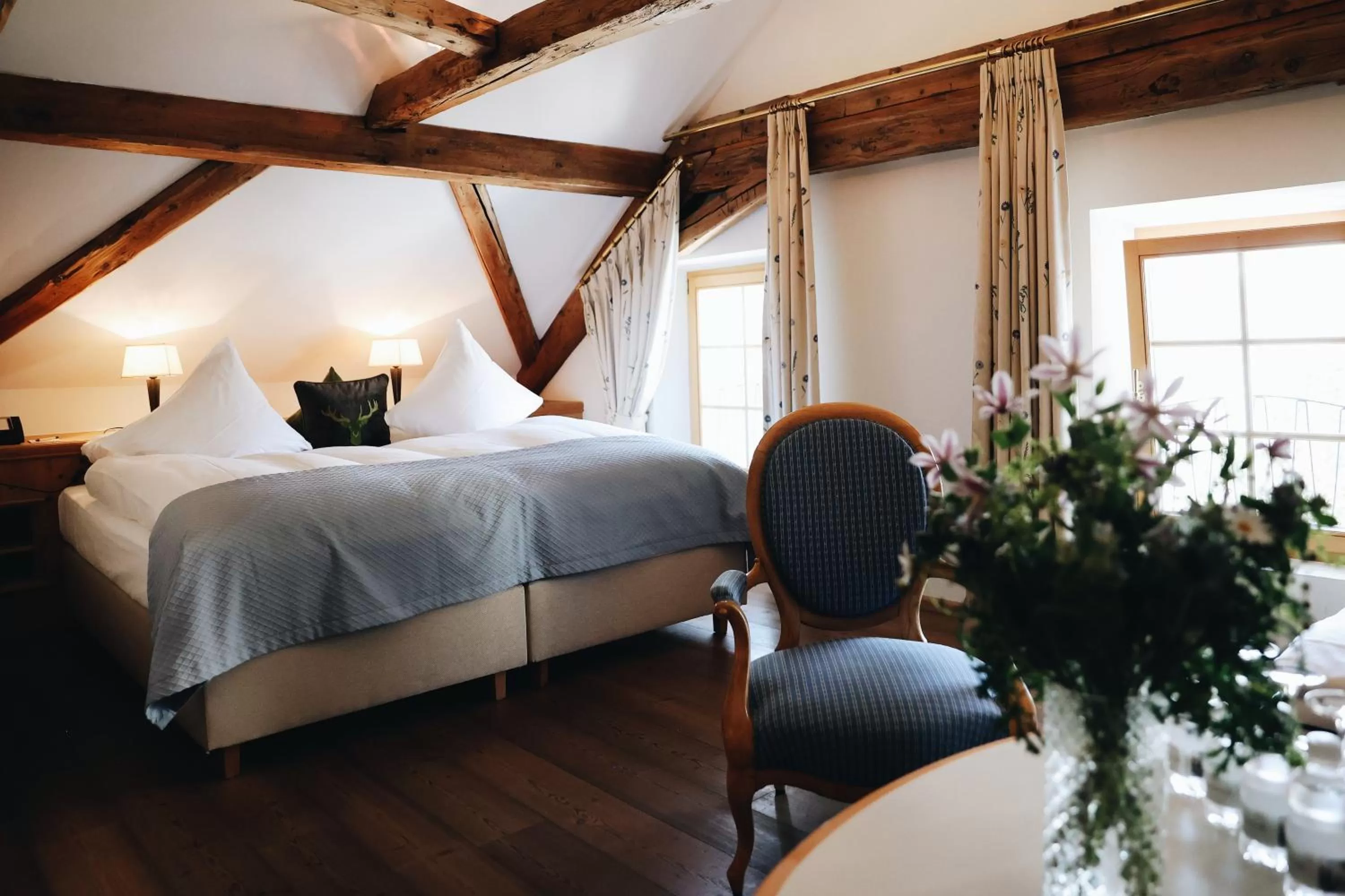 Bedroom, Bed in Hotel Steinbock Pontresina