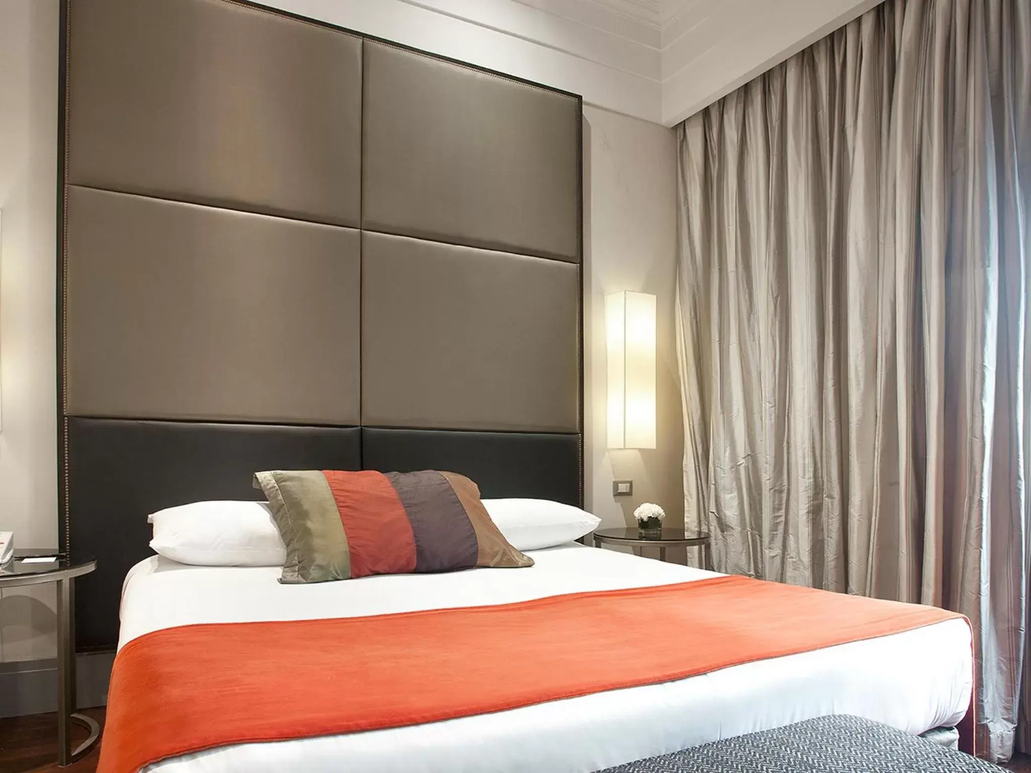 Bedroom, Bed in Savoy Hotel