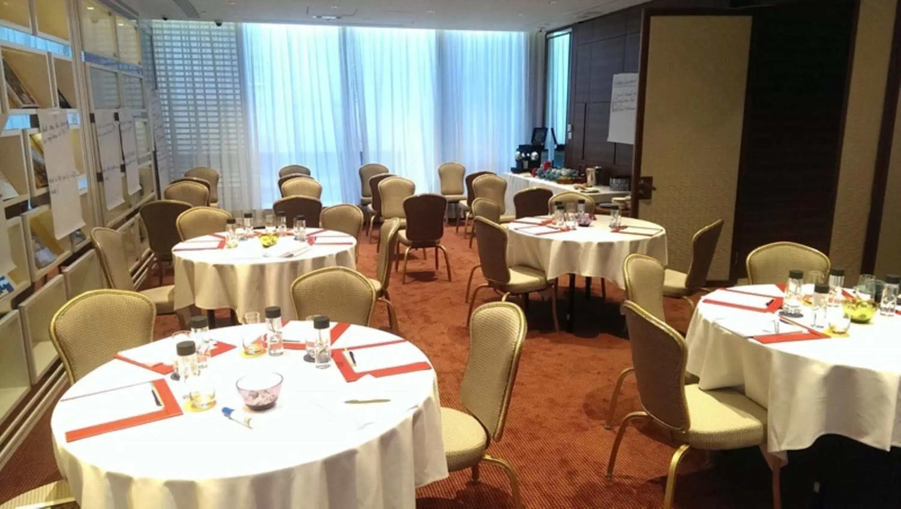 Meeting/conference room, Restaurant/Places to Eat in Hotel Indigo Hong Kong Island, an IHG Hotel
