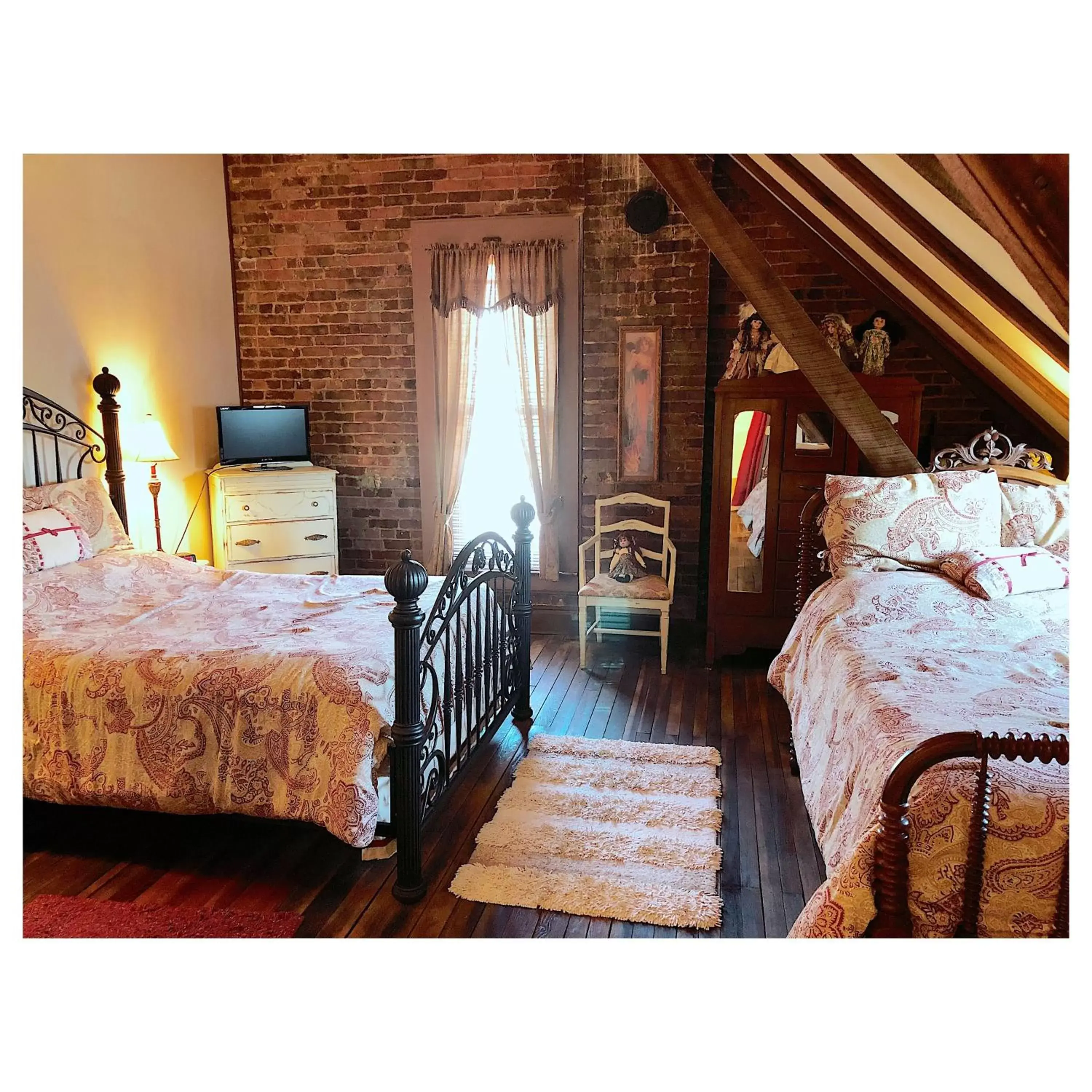 Bed in Main Street Bed & Breakfast