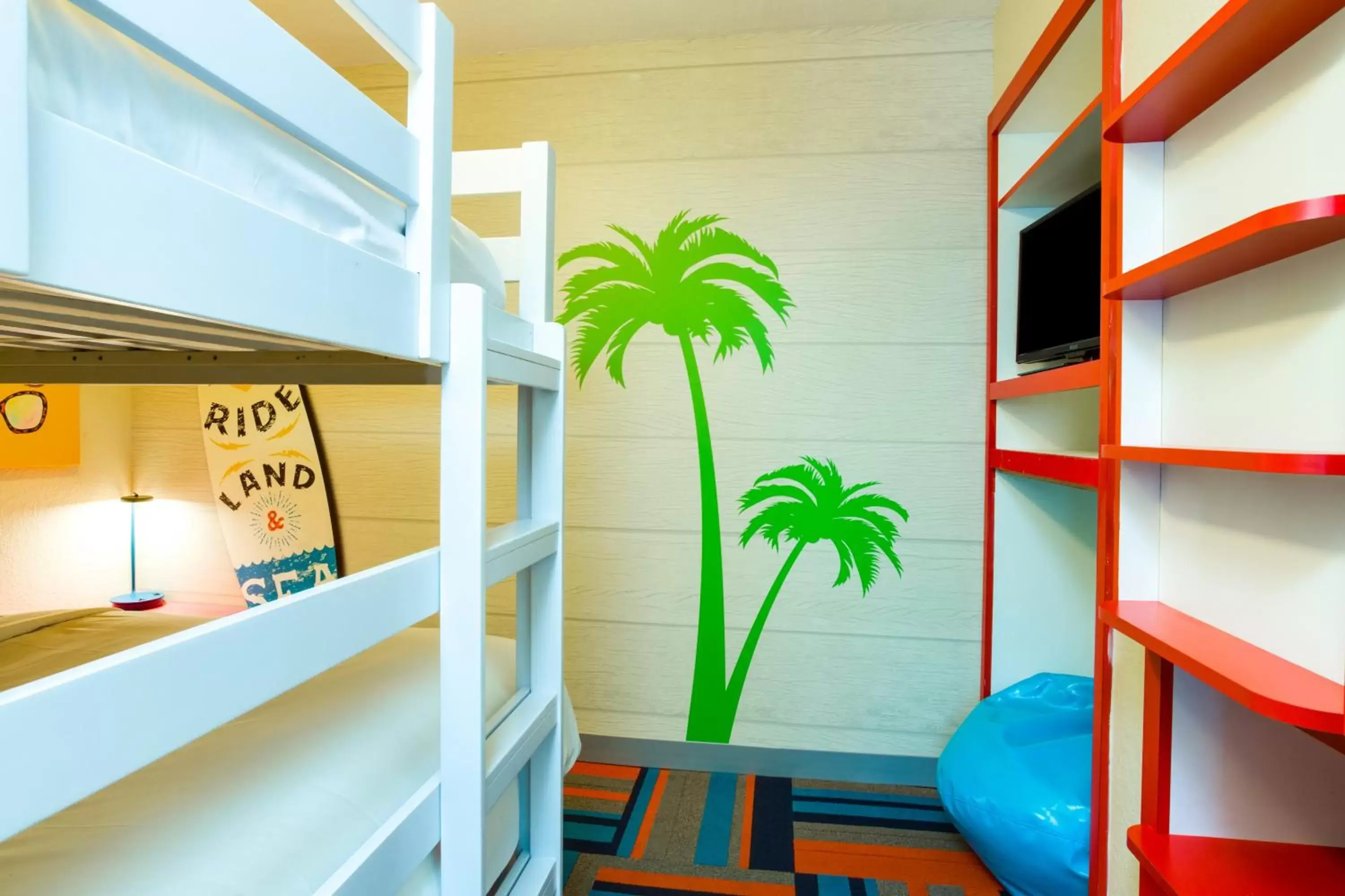 Bedroom, Bunk Bed in Holiday Inn Resort Orlando Suites - Waterpark, an IHG Hotel