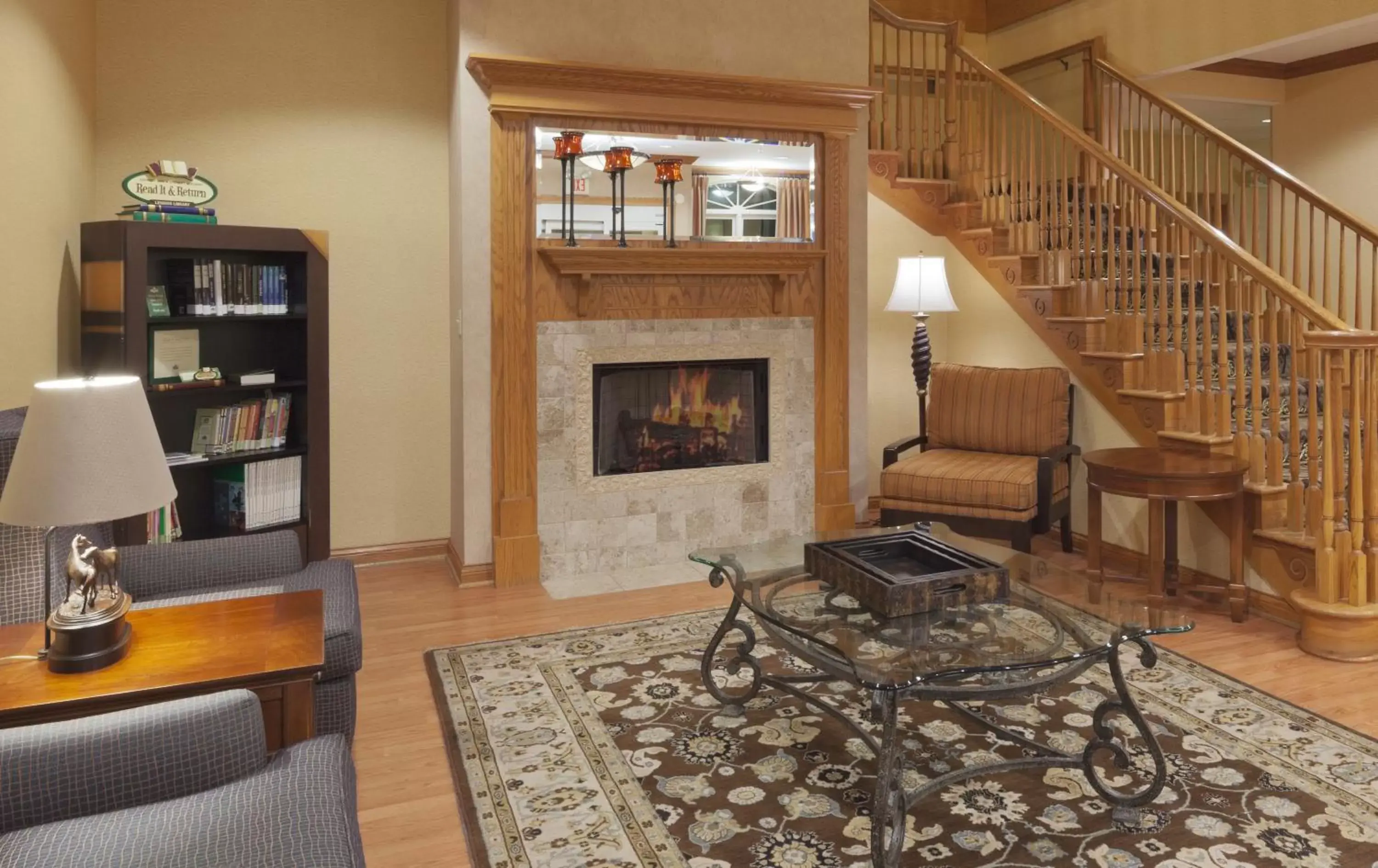 Lobby or reception, Seating Area in Country Inn & Suites by Radisson, Cuyahoga Falls, OH