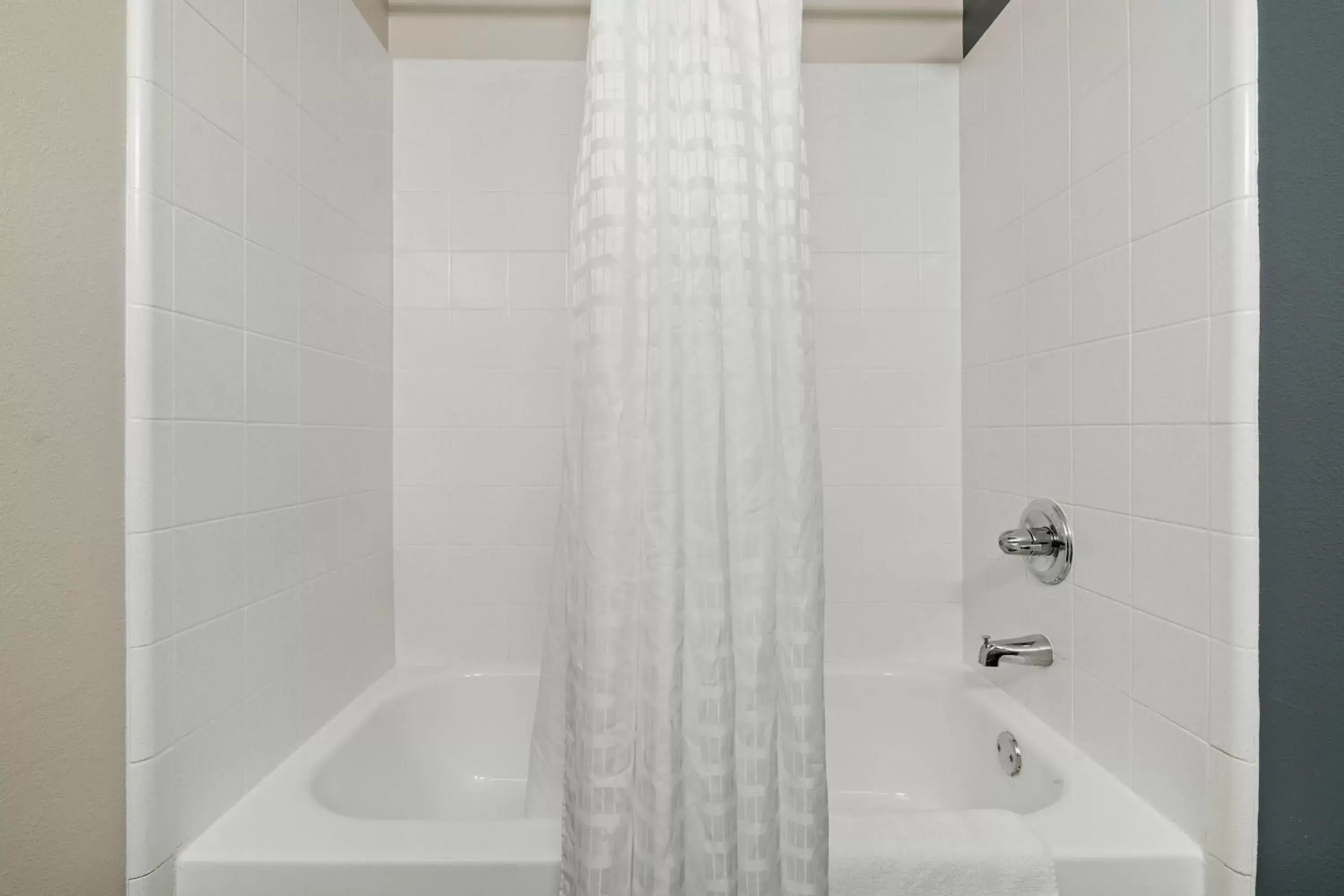 Bathroom in Extended Stay America Suites - Seattle - Redmond