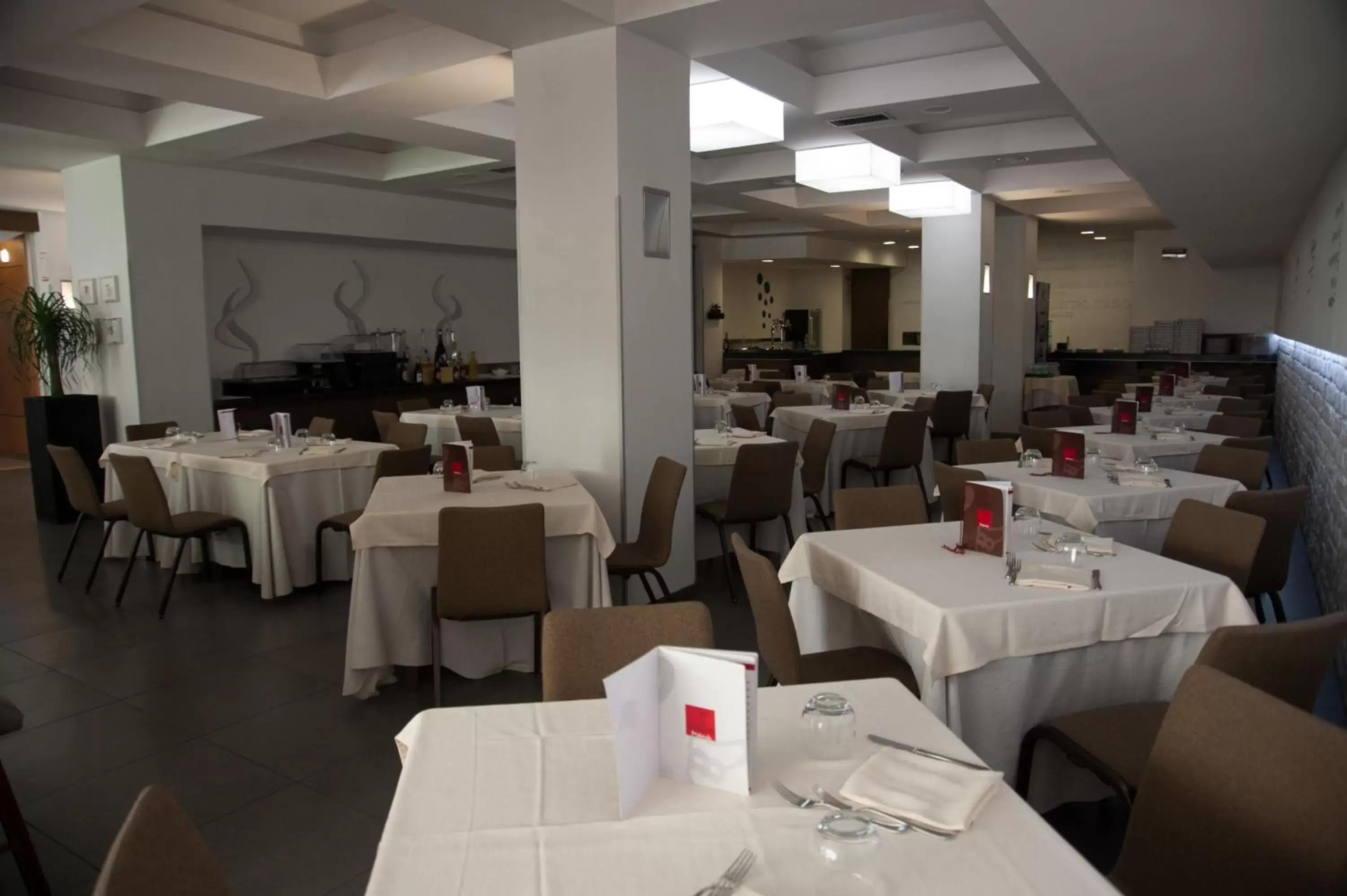 Restaurant/Places to Eat in Viva Hotel