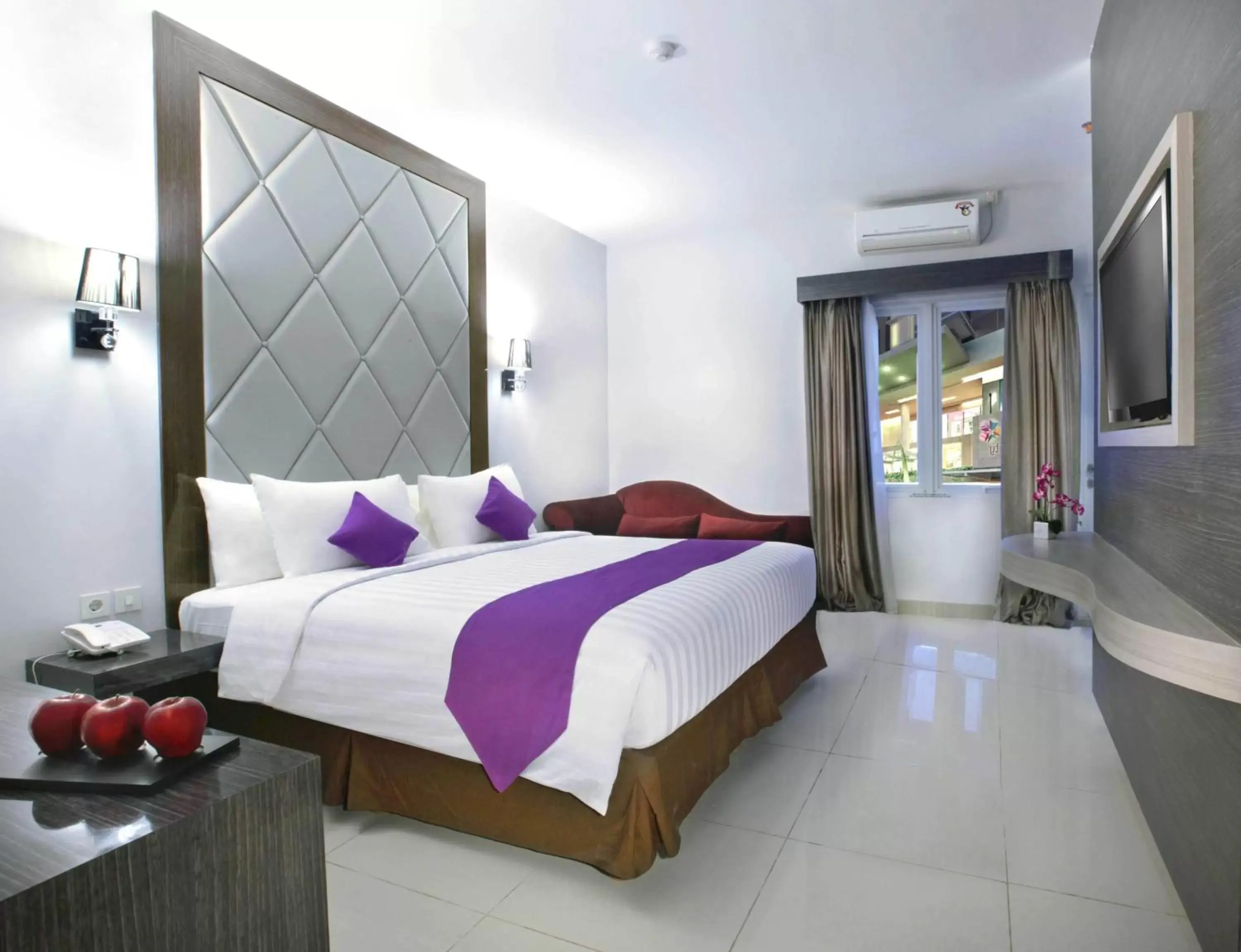 Bedroom, Bed in Quest Hotel Balikpapan by ASTON