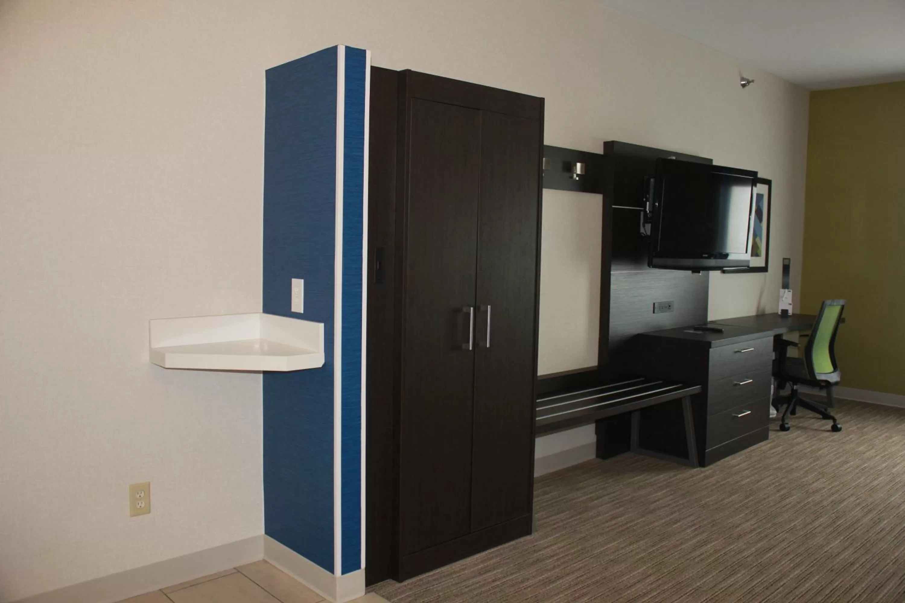 Photo of the whole room in Holiday Inn Express Corydon by IHG