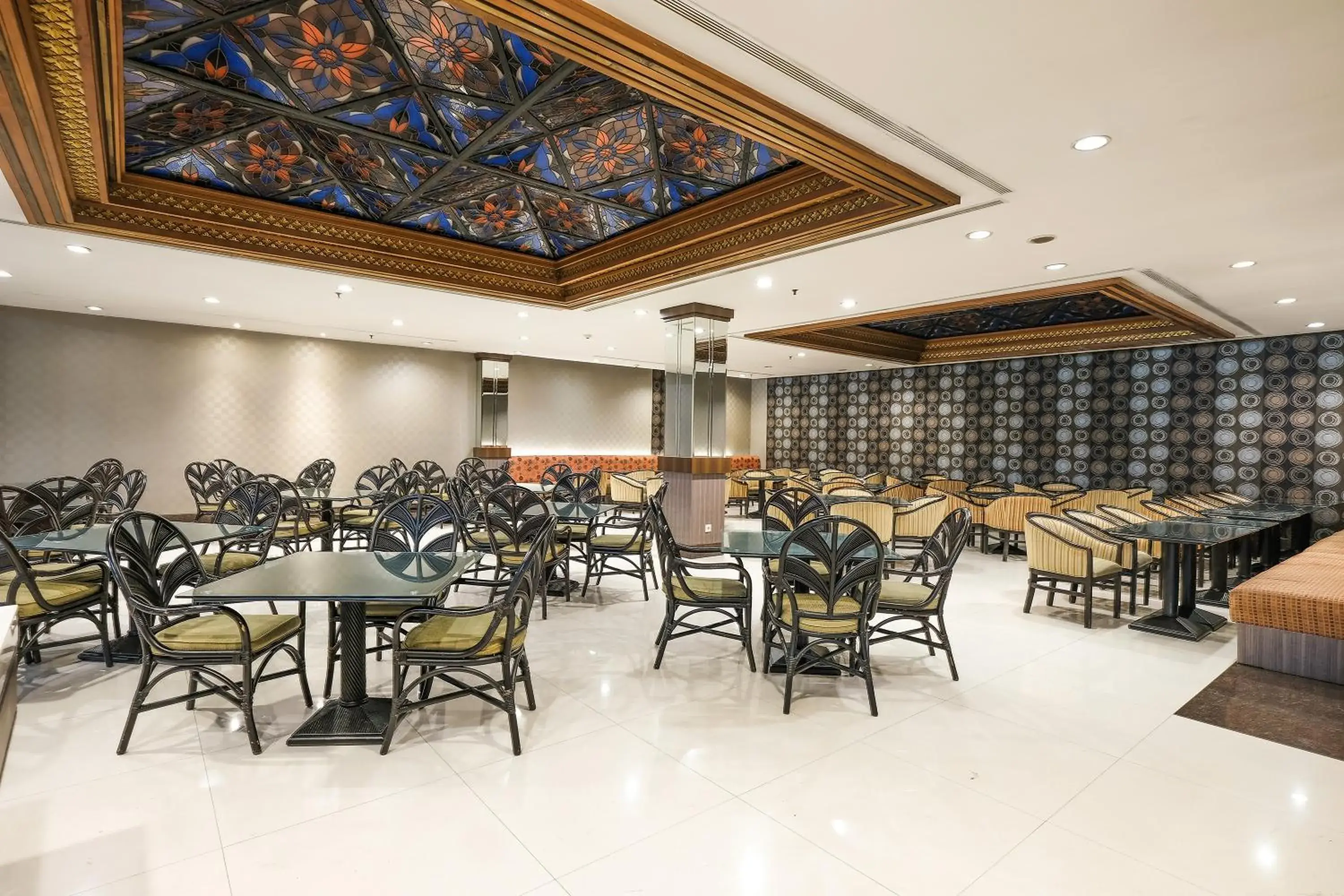 Restaurant/Places to Eat in Prime Plaza Hotel Jogjakarta